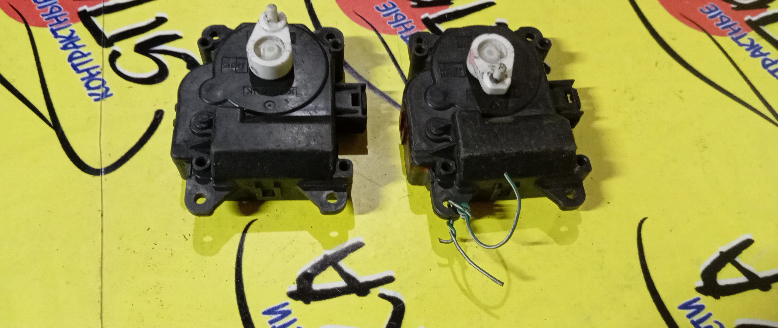 СЕРВОПРИВОД ЗАСЛОНОК ПЕЧКИ/TOY/FIELDER/RAV4/AURIS/VITZ/WISH/CAMRY/ALLION/PRIUS/NZE141/ACA20/NZE151/NCP90/ZRT260/ZGE20/ZRR70/ACV40/ZVW30/063700-8330