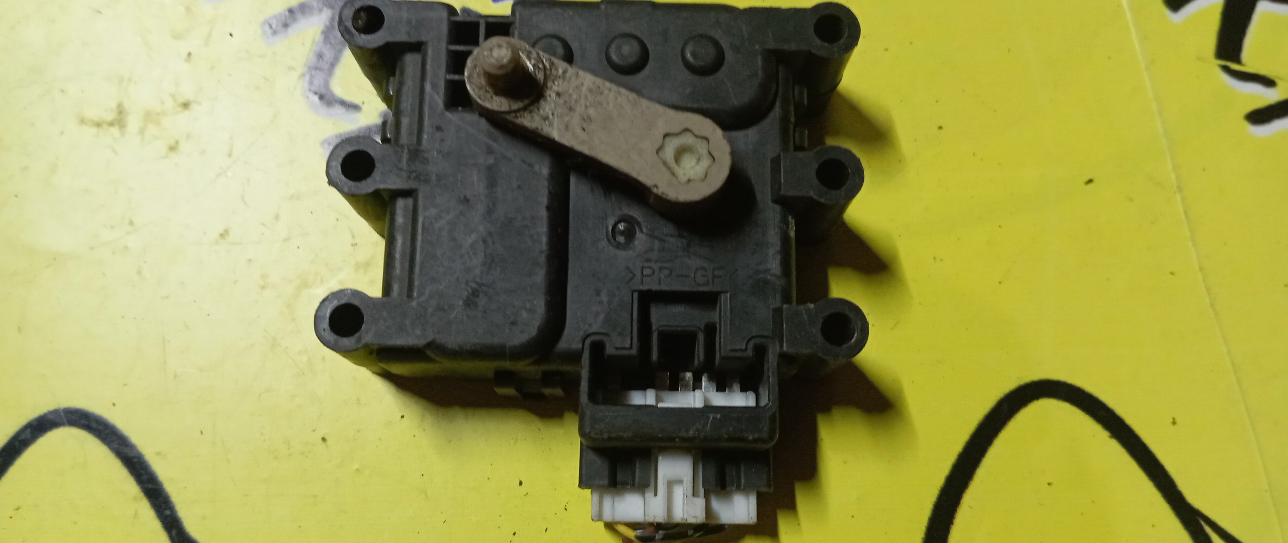 СЕРВОПРИВОД ЗАСЛОНОК ПЕЧКИ/MAZ/AXELA/PREMACY/BK5P/CREW/РАЗЪЁМ СБОКУ/5 КОНТАКТОВ