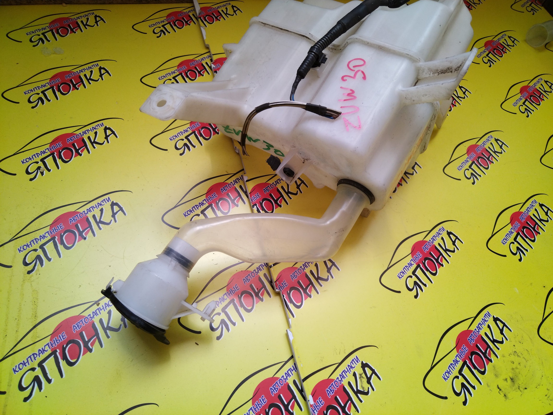 БАЧОК ОМЫВАТЕЛЯ СТЕКОЛ/TOY/PRIUS/ZVW30/1 МОТОРЧИК