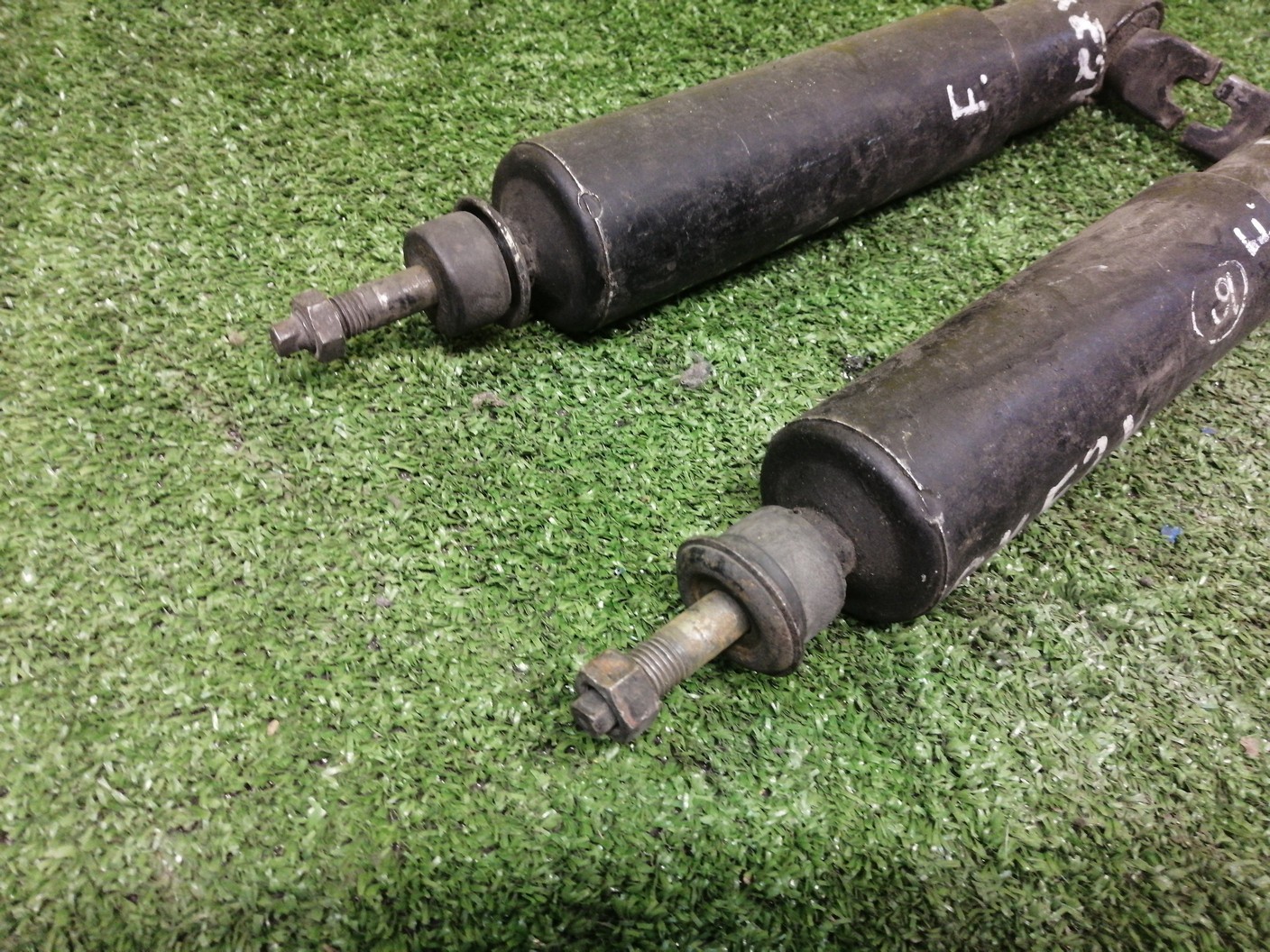 АМОРТИЗАТОР/MAZ/BONGO/VANETTE/DELICA/SK82M/SK82V/SKP2M/SKP2V/SKF2M/SKF2V/SK22V/SK22M/F/ПОД 2 БОЛТА