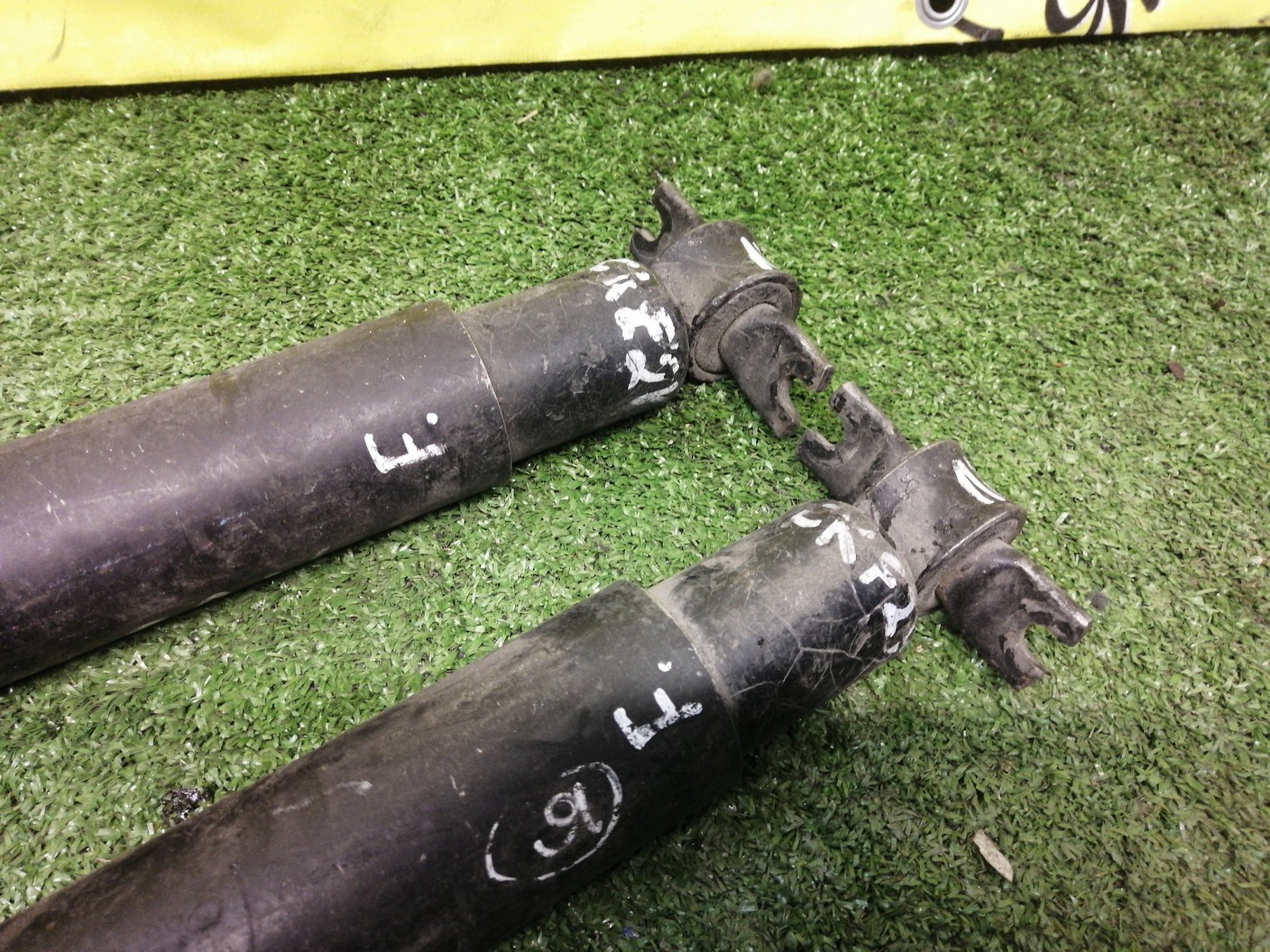 АМОРТИЗАТОР/MAZ/BONGO/VANETTE/DELICA/SK82M/SK82V/SKP2M/SKP2V/SKF2M/SKF2V/SK22V/SK22M/F/ПОД 2 БОЛТА