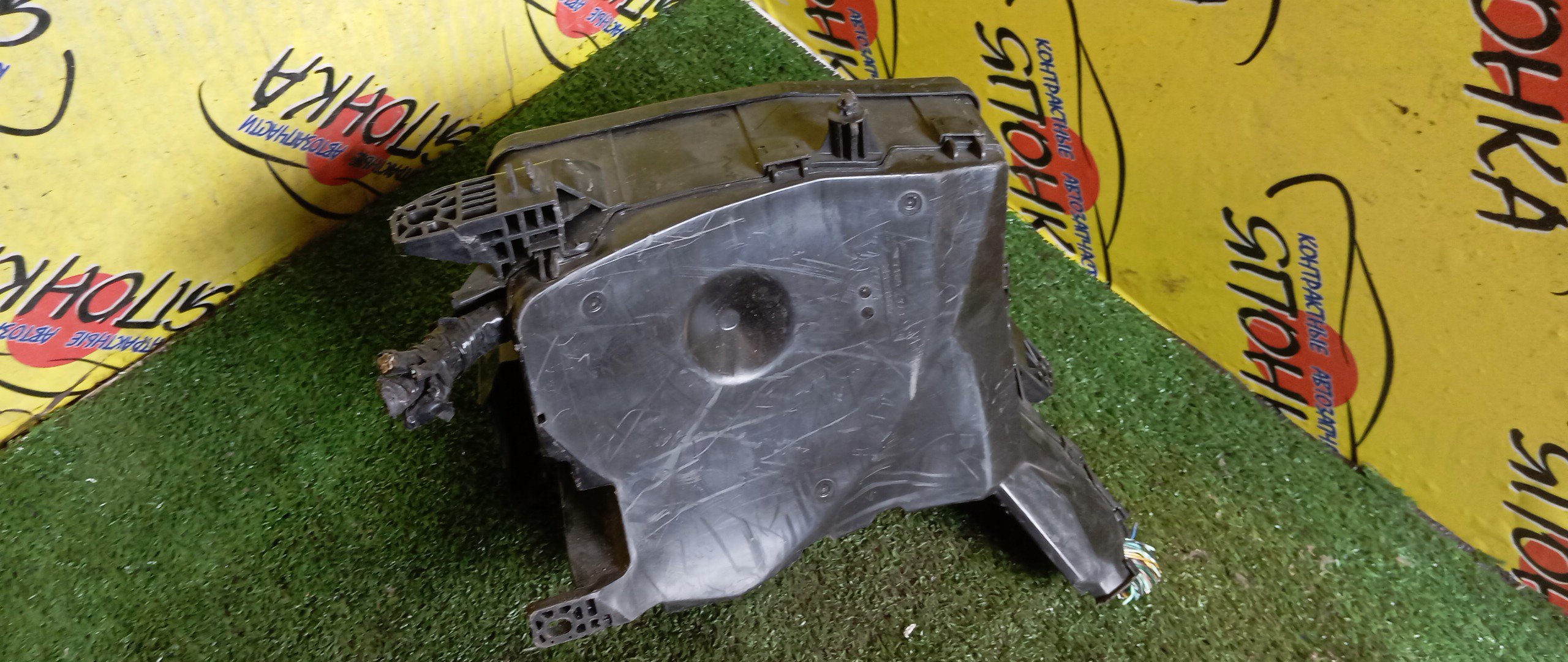 БЛОК ПРЕДОХРАНИТЕЛЕЙ ПОД КАПОТ/TOY/MARK X ZIO/ANA10/ANA15/2AZ-FE/8274112070