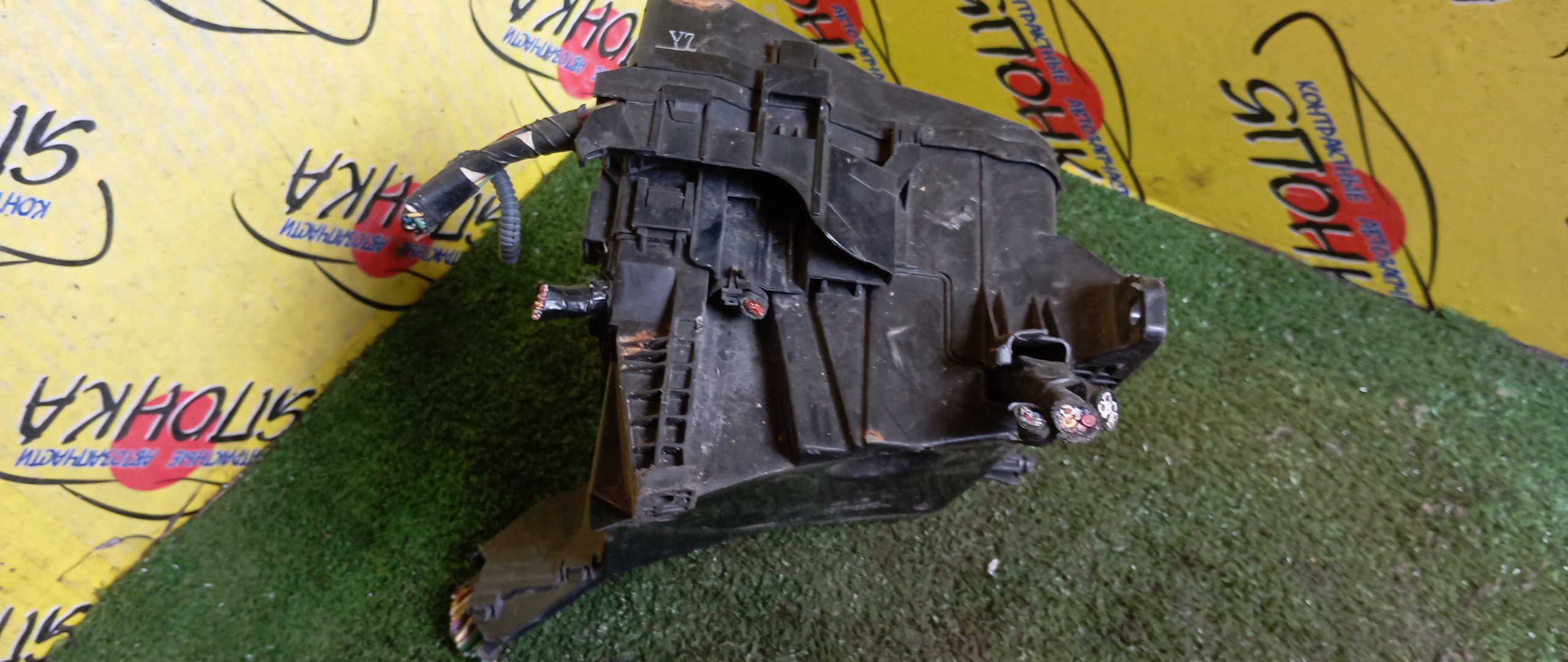 БЛОК ПРЕДОХРАНИТЕЛЕЙ ПОД КАПОТ/TOY/MARK X ZIO/ANA10/ANA15/2AZ-FE/8274112070