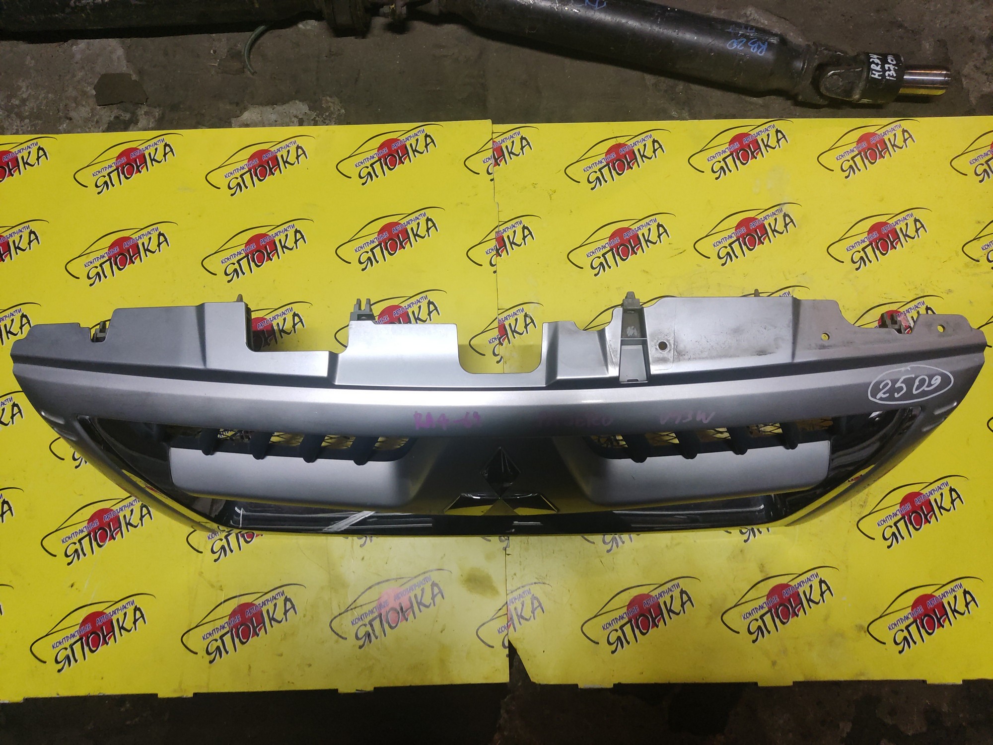 РЕШЕТКА РАДИАТОРА/MMC/PAJERO/V77W/V65W/V75W/V68W/V78W/V63W/V73W/2 МОДЕЛЬ