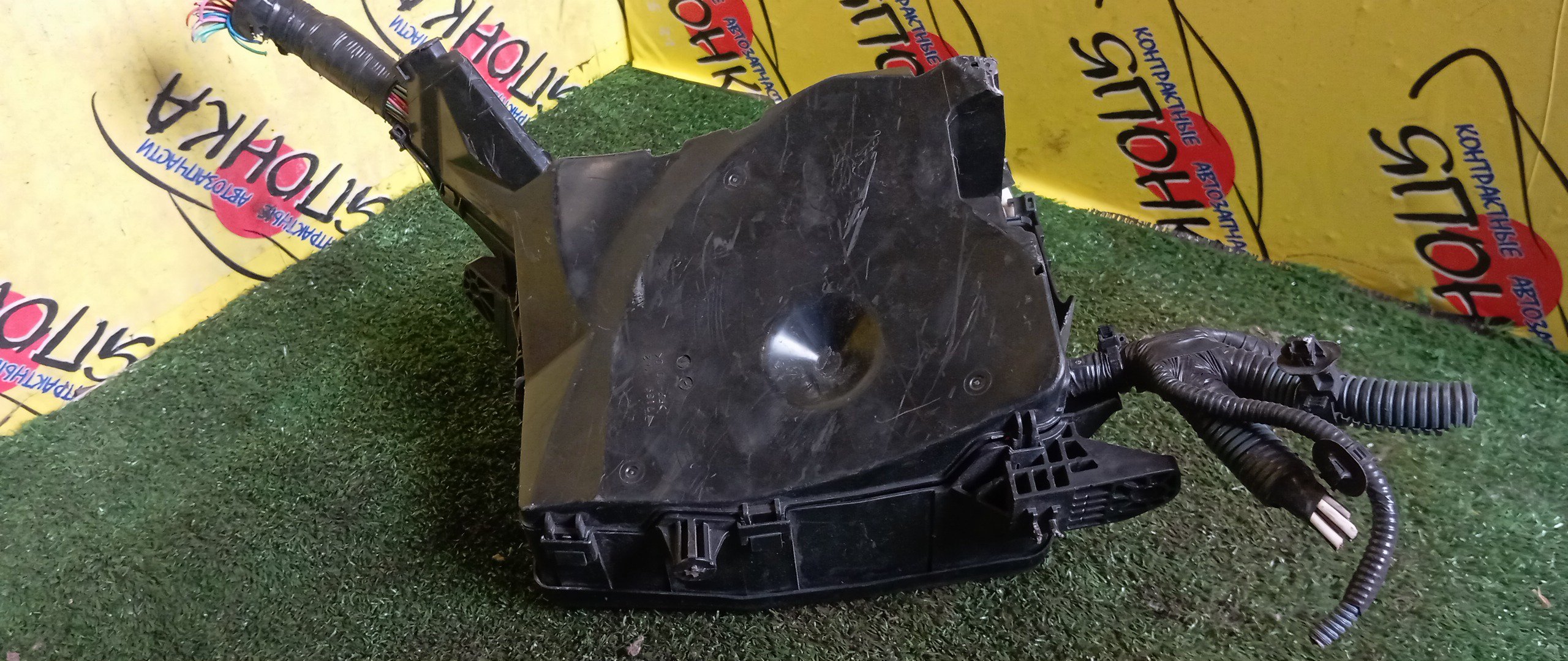 БЛОК ПРЕДОХРАНИТЕЛЕЙ ПОД КАПОТ/TOY/BLADE/AZE154/AZE154H/AZE156/AZE156H/GRE156/GRE156H/2AZ-FE/2AZFE/2GRFE/8274112070