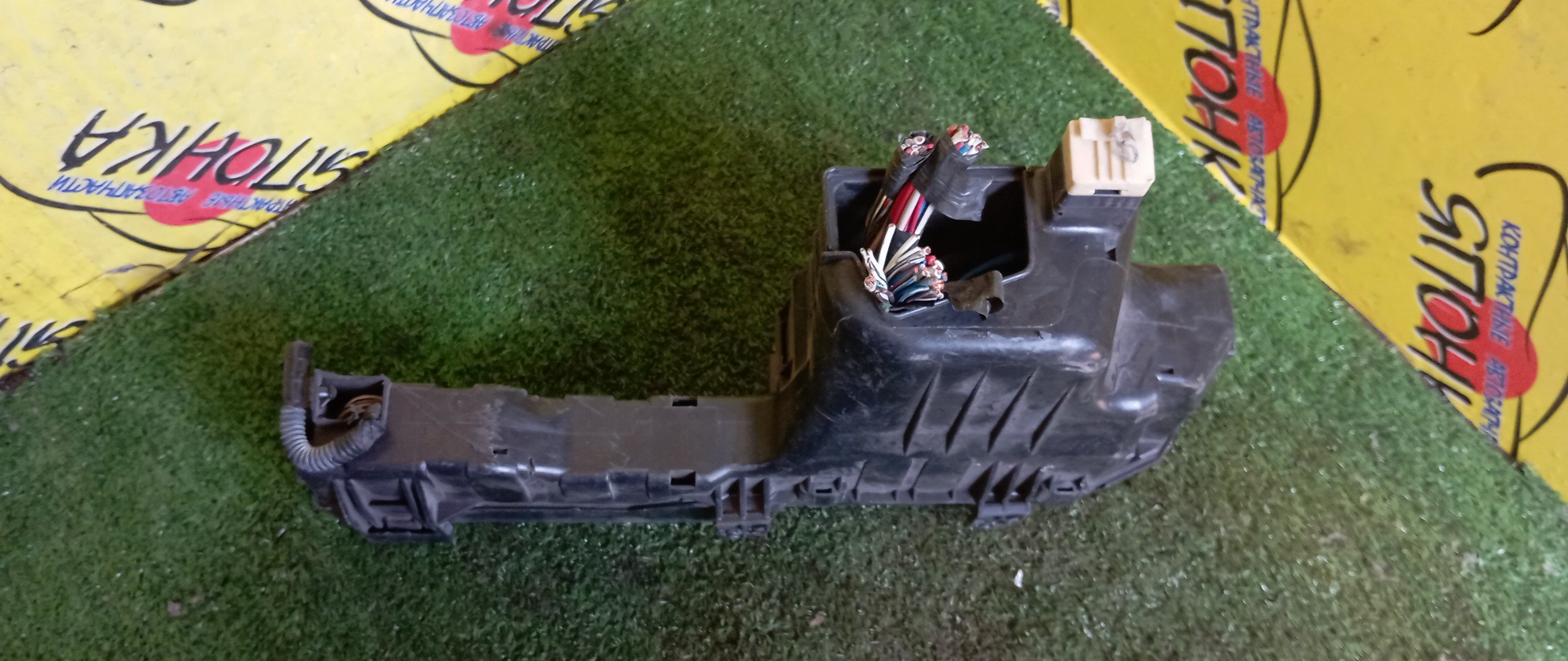 БЛОК ПРЕДОХРАНИТЕЛЕЙ ПОД КАПОТ/TOY/QUALIS/SXV20/SXV25/БОЛЬШОЙ