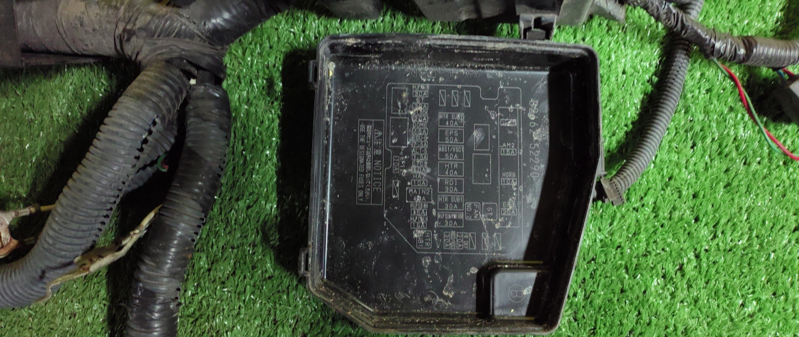 БЛОК ПРЕДОХРАНИТЕЛЕЙ ПОД КАПОТ/TOY/BELTA/IST/RACTIS/VITZ/1KR-FE/1NZ-FE/2NZ-FE/2SZ-FE/2ZR-FE/KSP90/KSP92/NCP100/NCP105/NCP110/NCP115/NCP91/NCP95/NCP96/SCP100/SCP90/SCP92/ZSP110