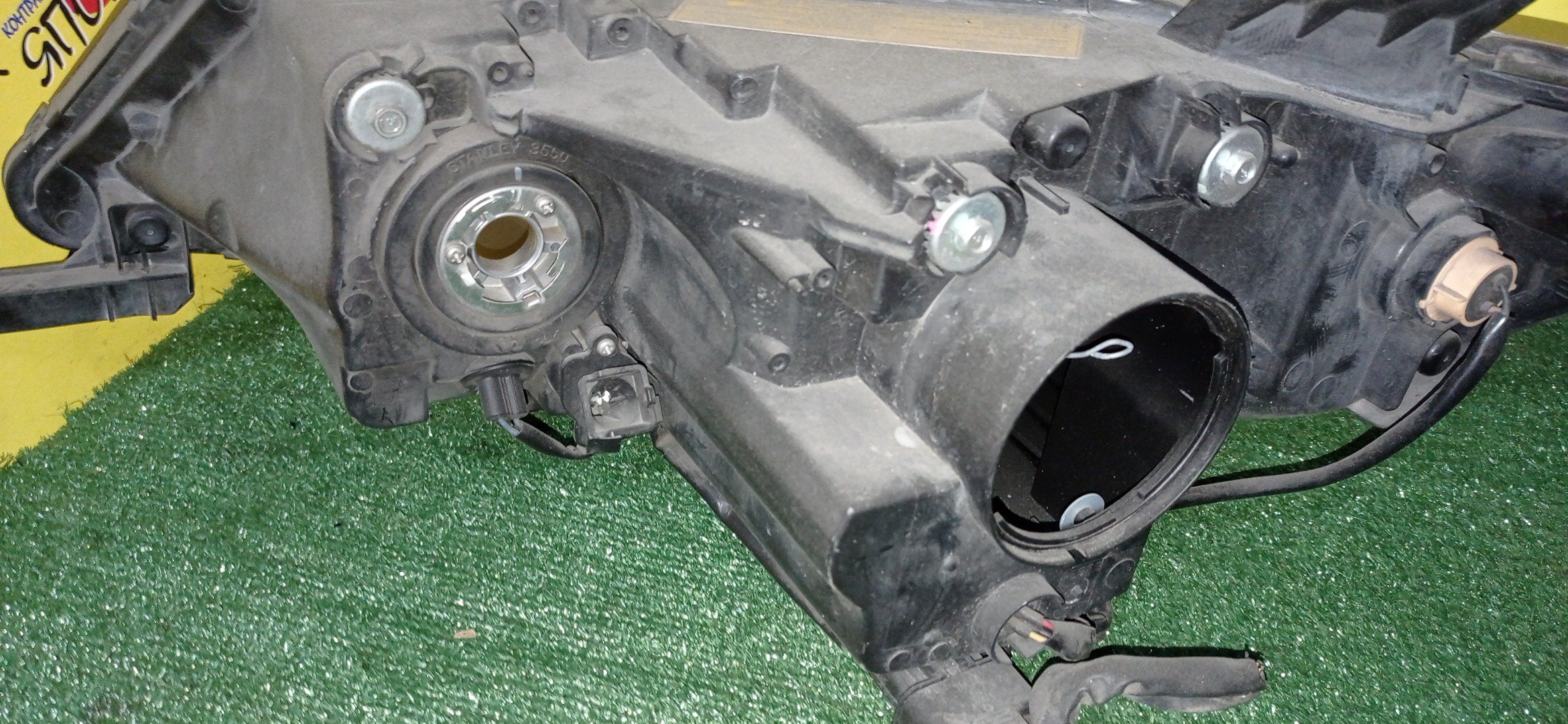 ФАРА/MMC/OUTLANDER/CW5W/P5585/XENON/R