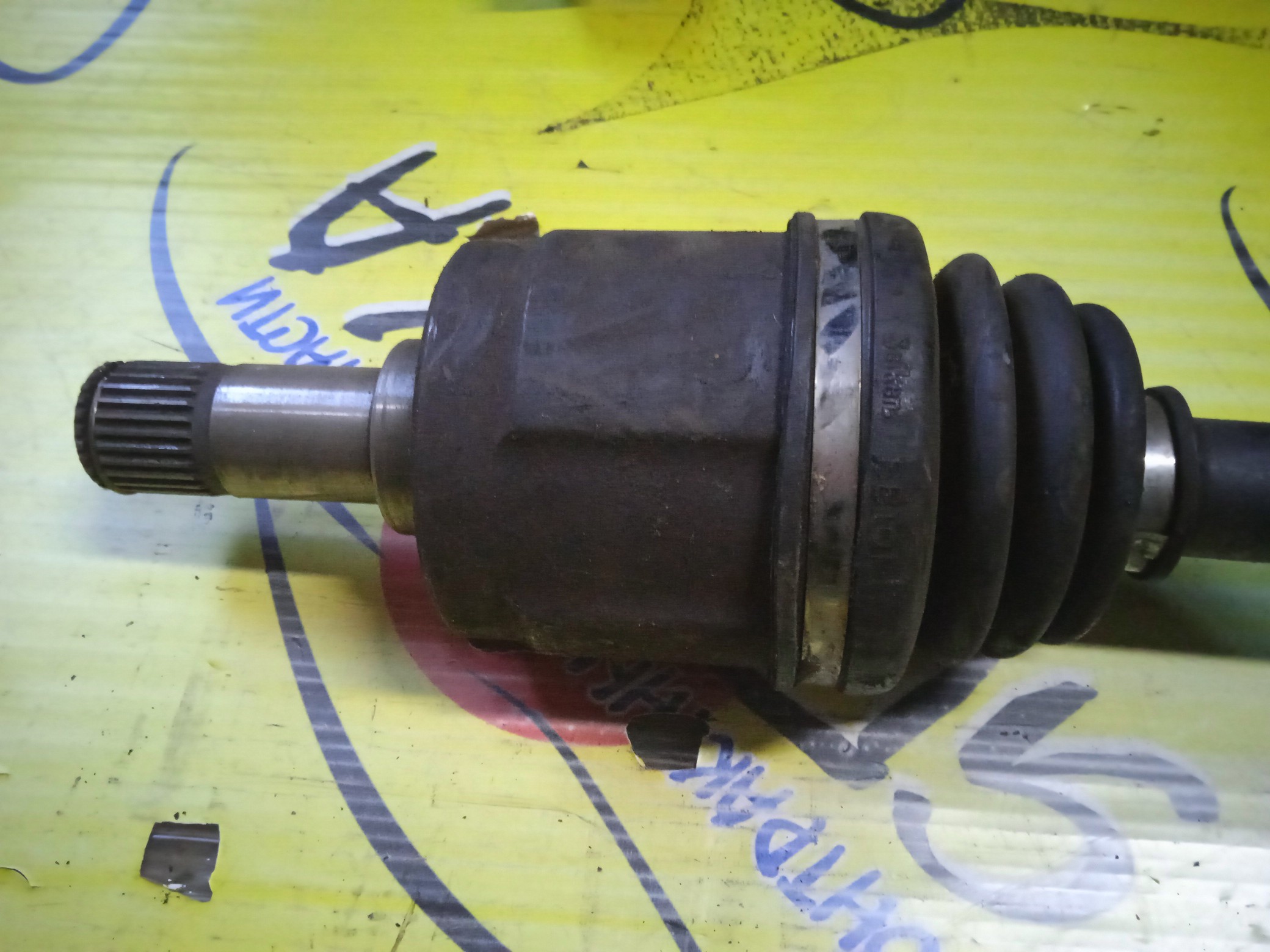 ПРИВОД/HON/INSPIRE/SABER/UA5/J32A/КОРОТКИЙ/ДЛИННАЯ ШЛИЦЕВАЯ/28*27 ШЛИЦ./F/L