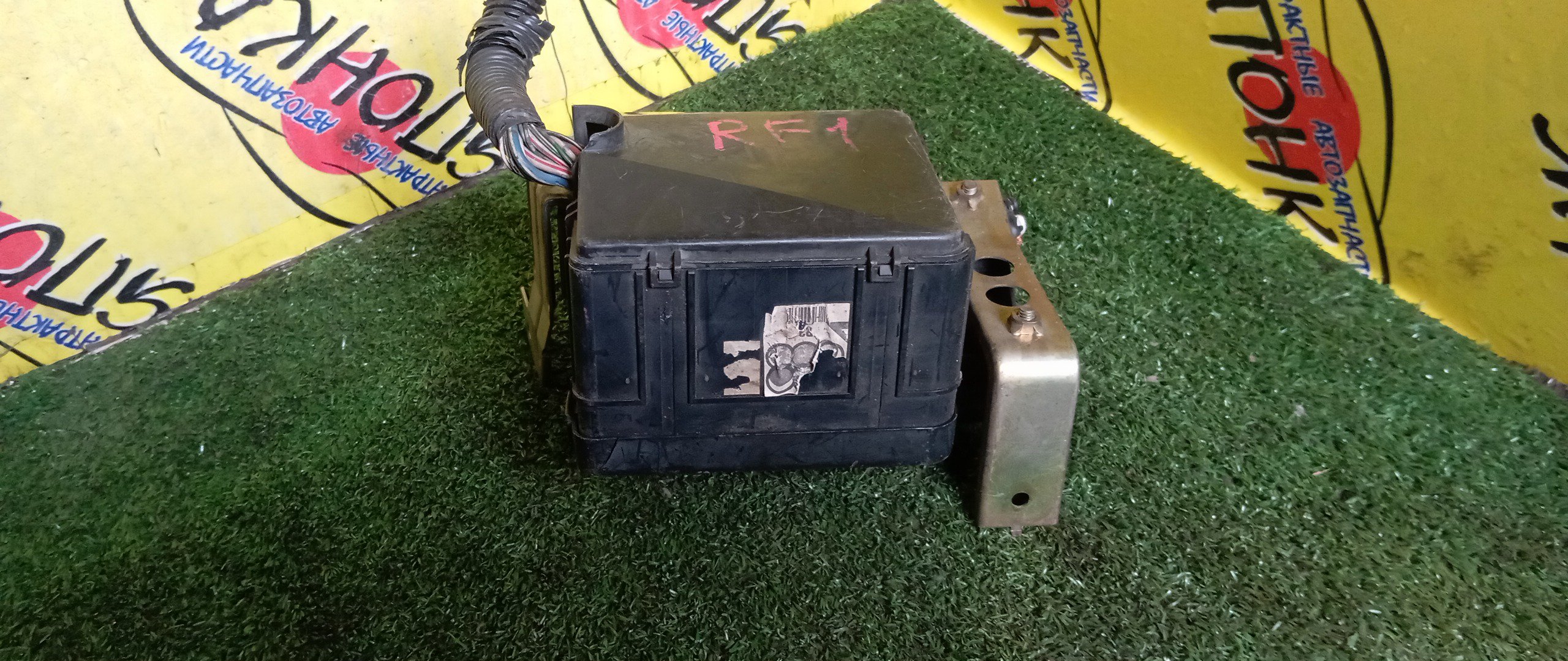 БЛОК ПРЕДОХРАНИТЕЛЕЙ ПОД КАПОТ/HON/STEPWGN/B18B/B20B/RF1/БОЛЬШОЙ