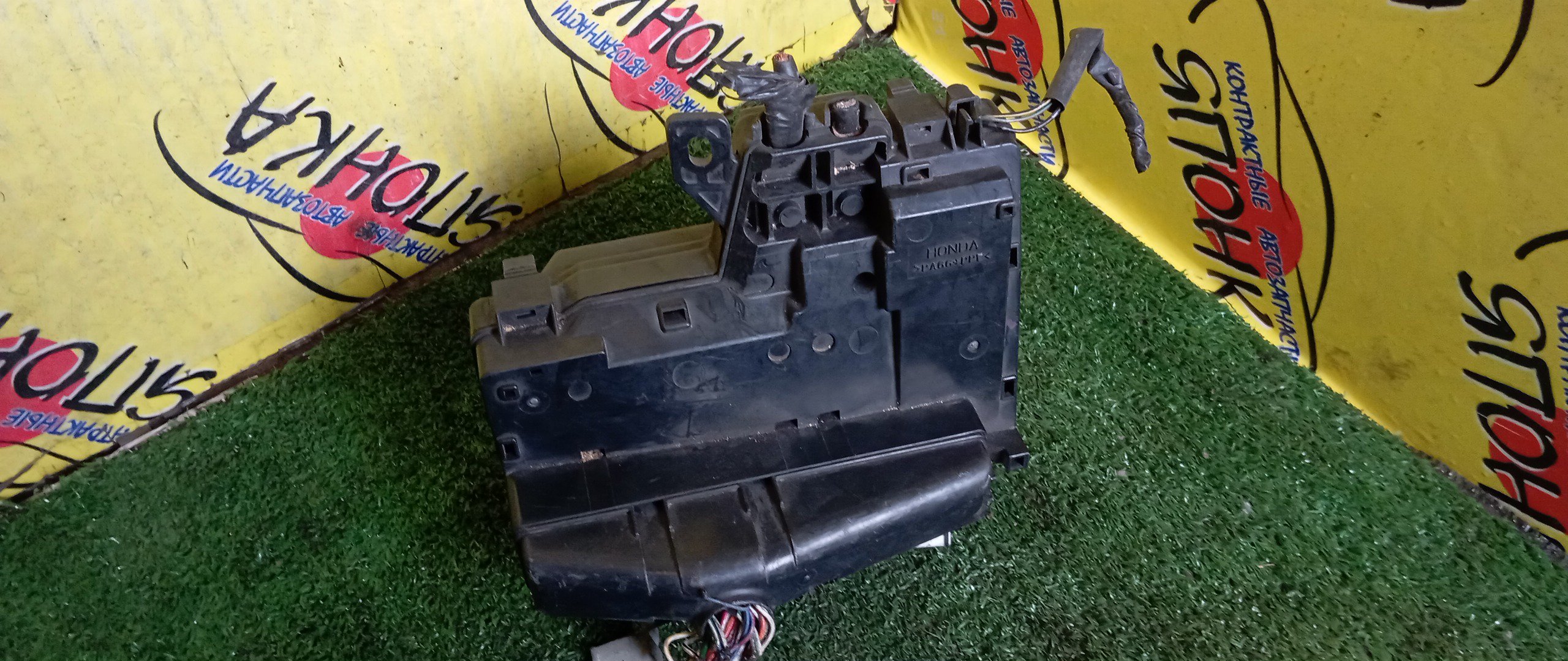 БЛОК ПРЕДОХРАНИТЕЛЕЙ ПОД КАПОТ/HON/ODYSSEY/RA5/J30A