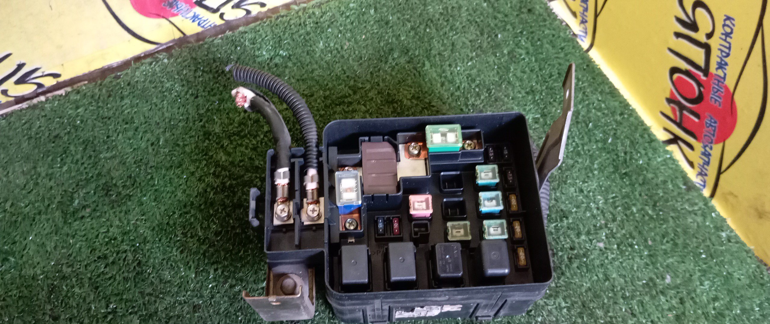 БЛОК ПРЕДОХРАНИТЕЛЕЙ ПОД КАПОТ/HON/STEPWGN/B18B/B20B/RF1/БОЛЬШОЙ