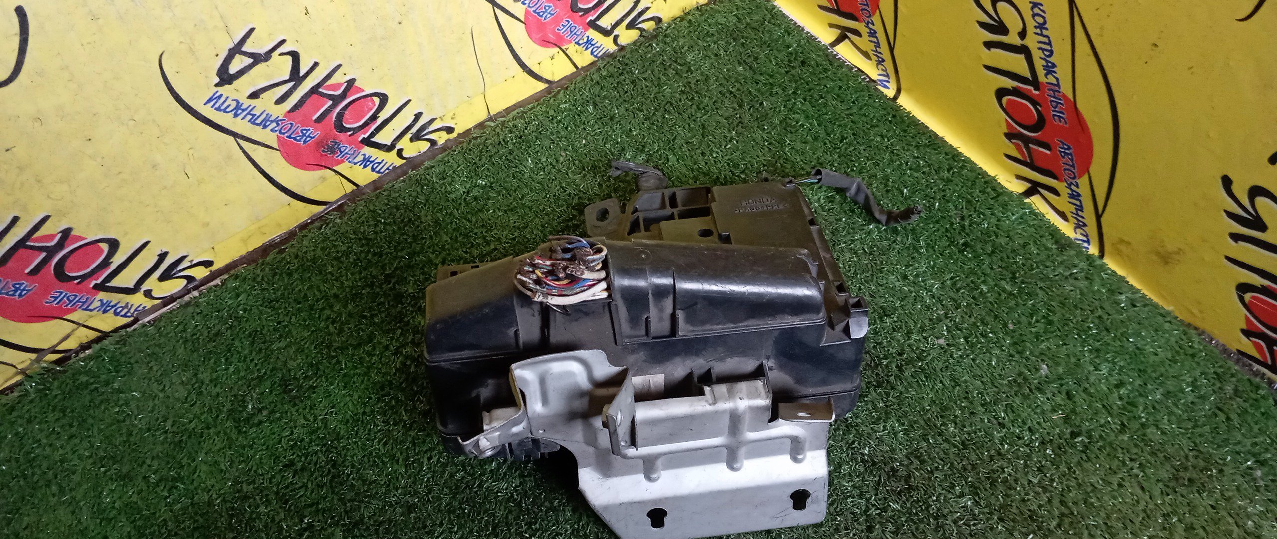 БЛОК ПРЕДОХРАНИТЕЛЕЙ ПОД КАПОТ/HON/ODYSSEY/RA5/J30A