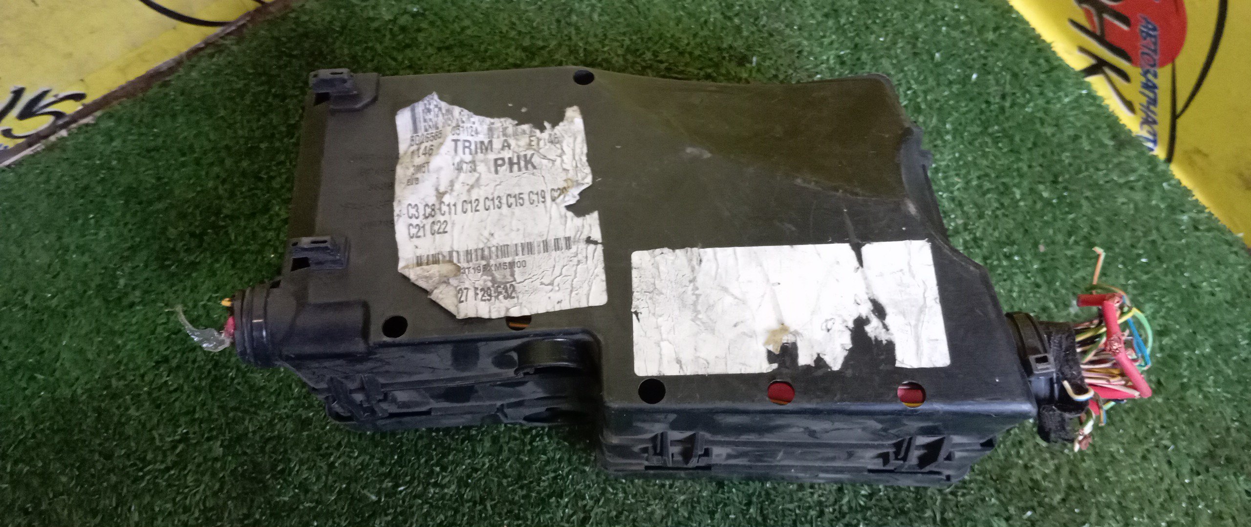 БЛОК ПРЕДОХРАНИТЕЛЕЙ ПОД КАПОТ/FORD/FOCUS 2