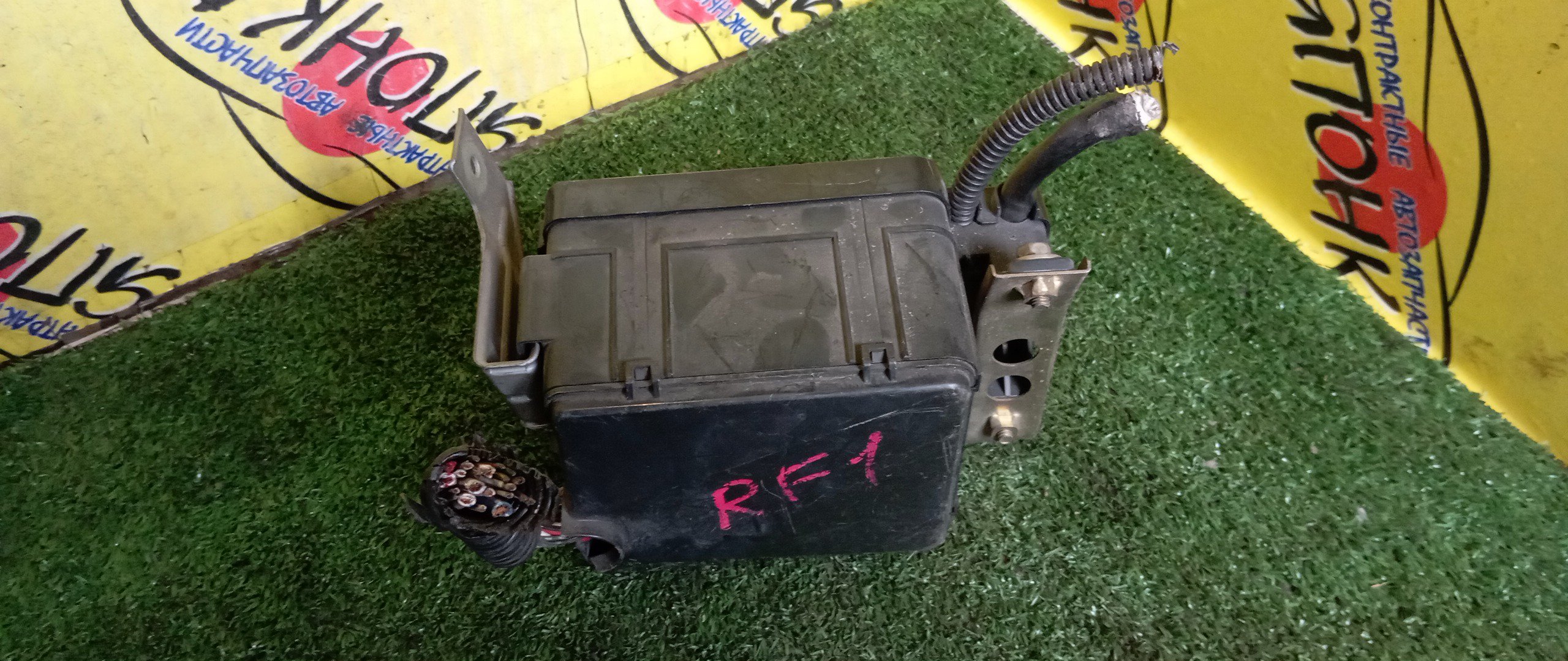 БЛОК ПРЕДОХРАНИТЕЛЕЙ ПОД КАПОТ/HON/STEPWGN/B18B/B20B/RF1/БОЛЬШОЙ