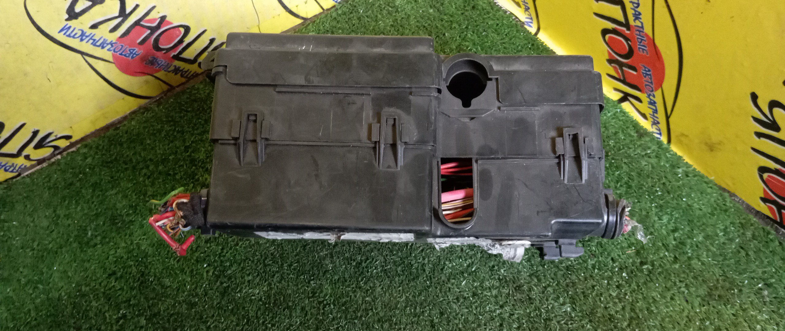 БЛОК ПРЕДОХРАНИТЕЛЕЙ ПОД КАПОТ/FORD/FOCUS 2