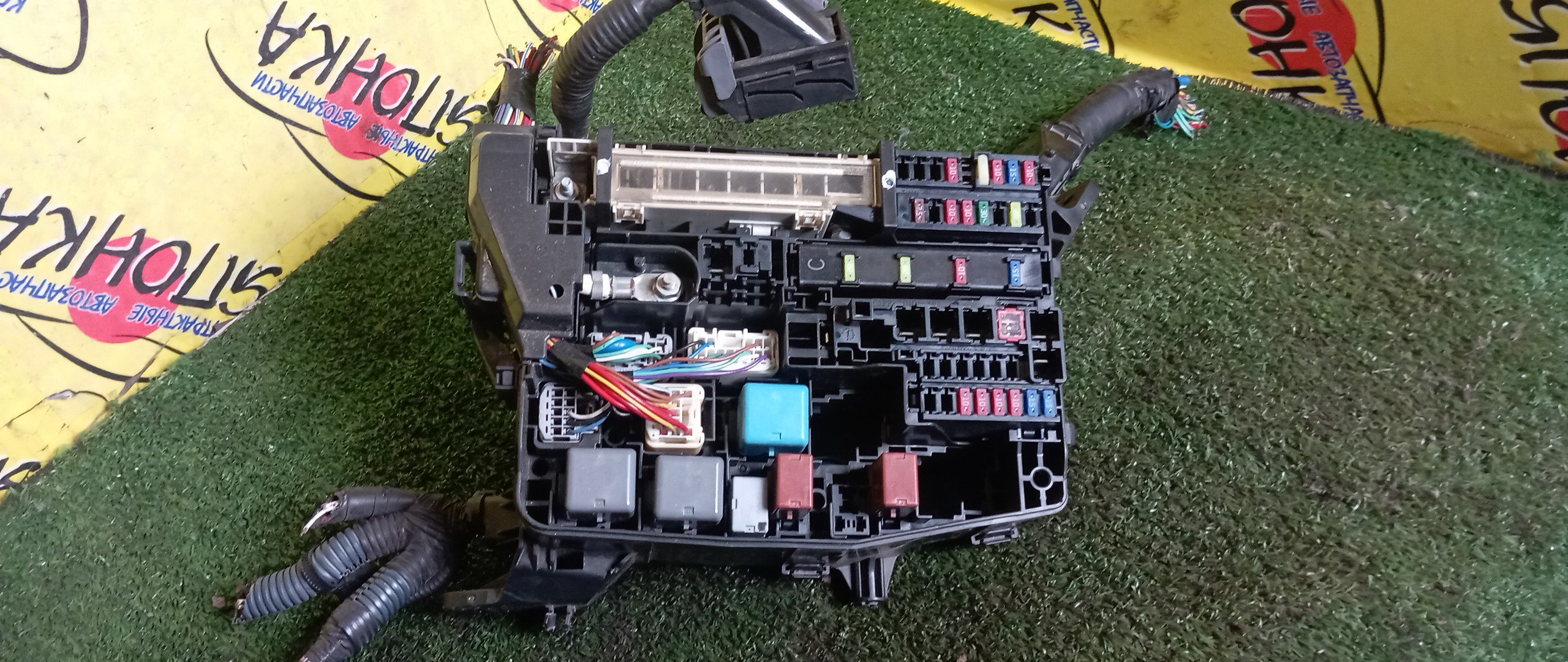 БЛОК ПРЕДОХРАНИТЕЛЕЙ ПОД КАПОТ/TOY/BLADE/AZE154/AZE154H/AZE156/AZE156H/GRE156/GRE156H/2AZ-FE/2AZFE/2GRFE/8274112070