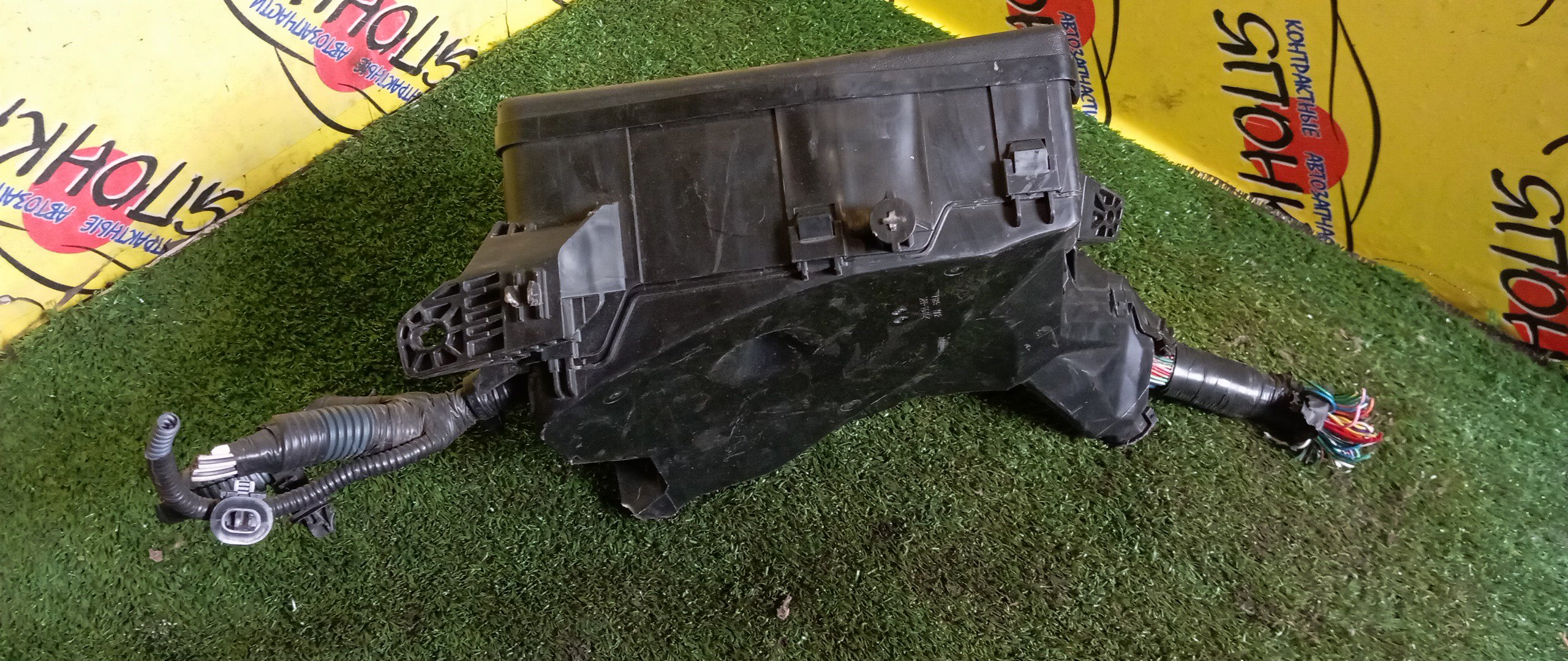 БЛОК ПРЕДОХРАНИТЕЛЕЙ ПОД КАПОТ/TOY/BLADE/AZE154/AZE154H/AZE156/AZE156H/GRE156/GRE156H/2AZ-FE/2AZFE/2GRFE/8274112070