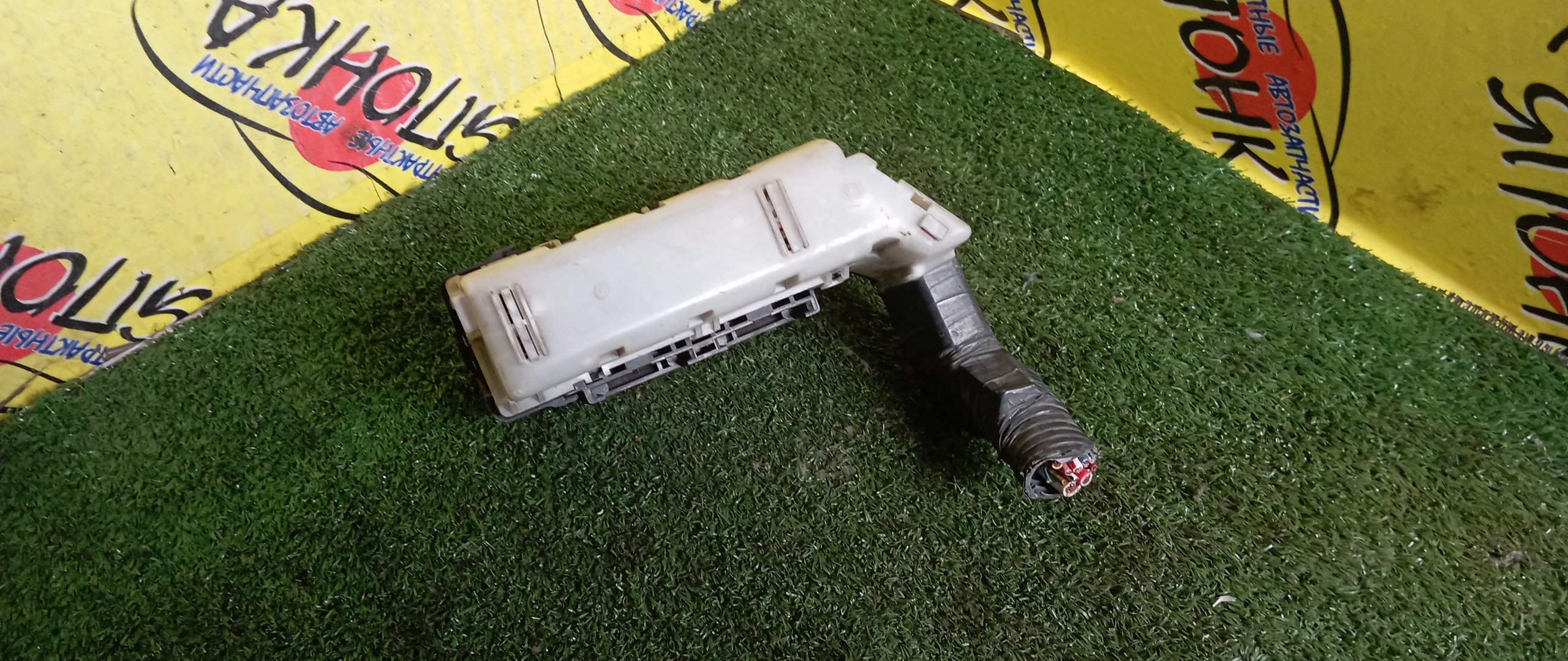 БЛОК ПРЕДОХРАНИТЕЛЕЙ ПОД КАПОТ/NIS/X-TRAIL/QR20/NT30/БОЛЬШОЙ