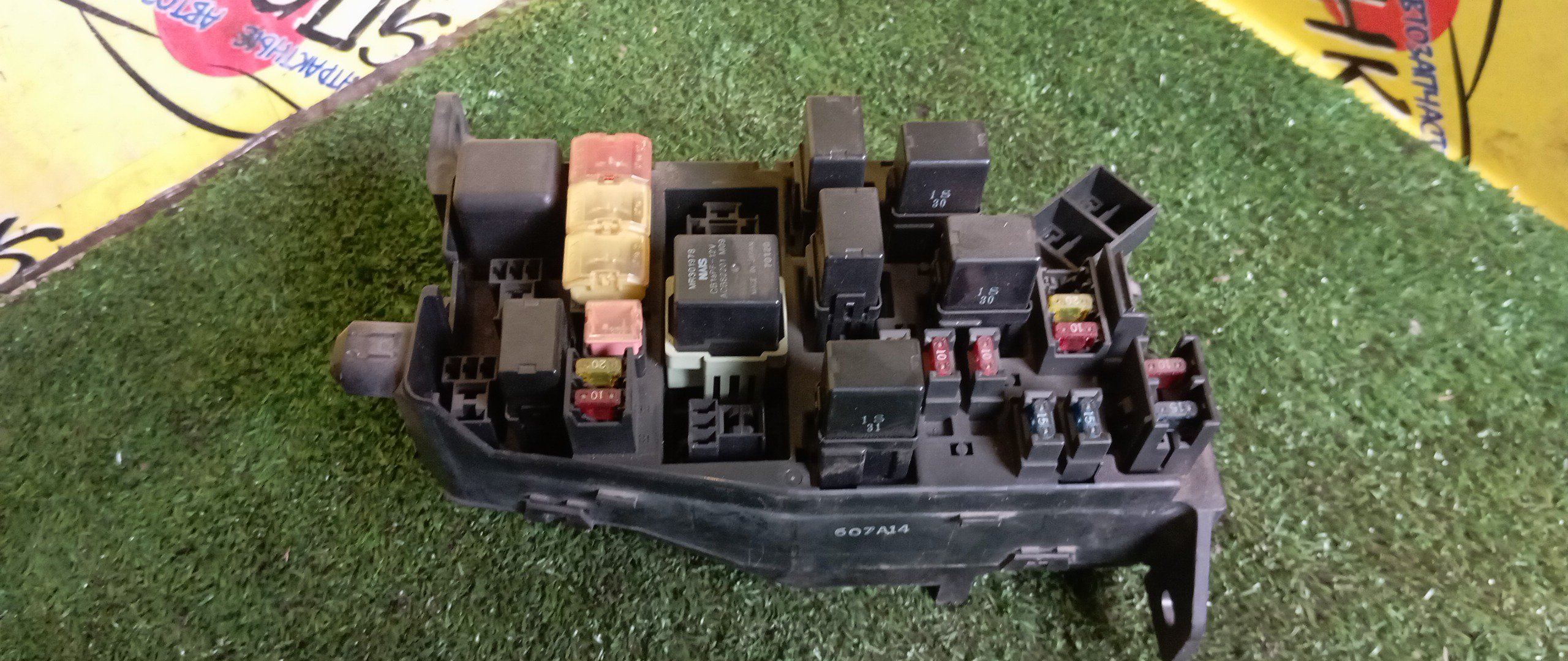 БЛОК ПРЕДОХРАНИТЕЛЕЙ ПОД КАПОТ/MMC/GALANT/4G93 GDI/EA1A