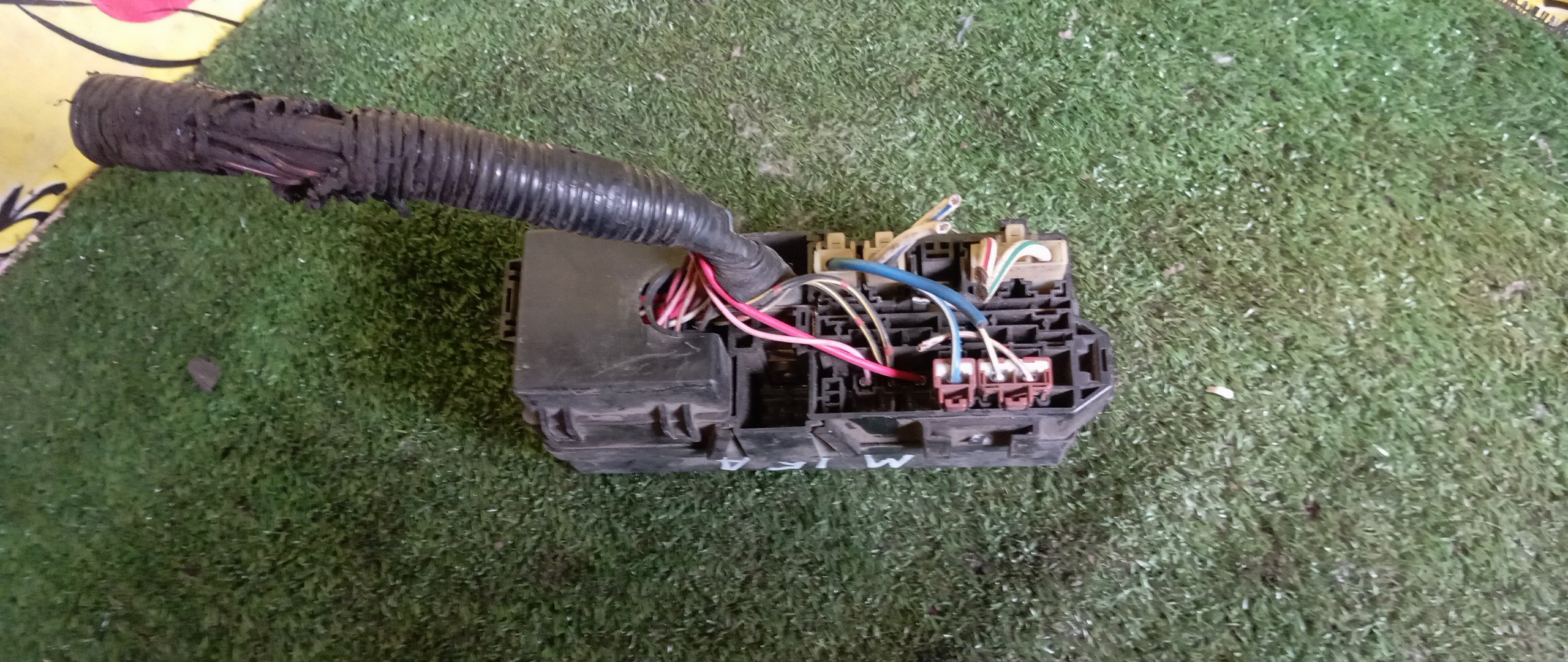 БЛОК ПРЕДОХРАНИТЕЛЕЙ ПОД КАПОТ/SUZ/M15A