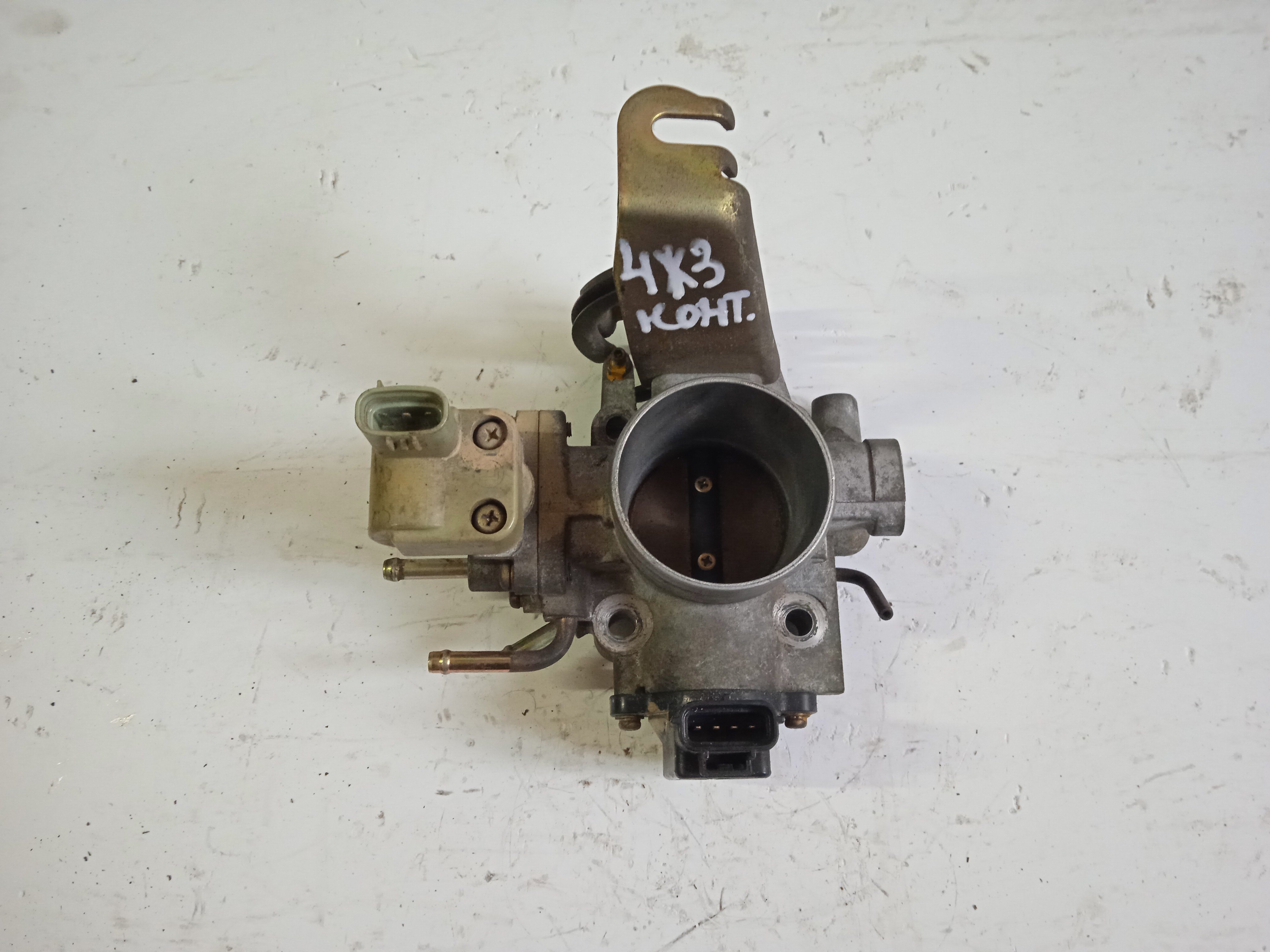 ЗАСЛОНКА ДРОССЕЛЬНАЯ/TOY/4E-FE/5E-FE/COROLLA II/CORSA/CYNOS/STARLET/TERCEL/CALDINA/COROLLA/RAUM/SPRINTER/EL51/EL52/EL52C/EP91/EP95/ET196/EE101/EE102V/EE103V/EE104G/EE111/EL53/EL55/ET196V/EXZ10/EXZ15/КЛАПАН ХХ СЕРЫЙ/4 БОЛЬШ И 1 МАЛ ТРУБКА