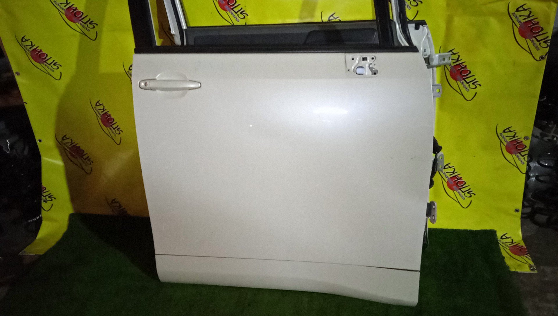 ДВЕРЬ БОКОВАЯ/TOY/NOAH/VOXY/ZRR70G/ZRR70W/ZRR75G/ZRR75W/F/R/УЗКИЙ МОЛДИНГ