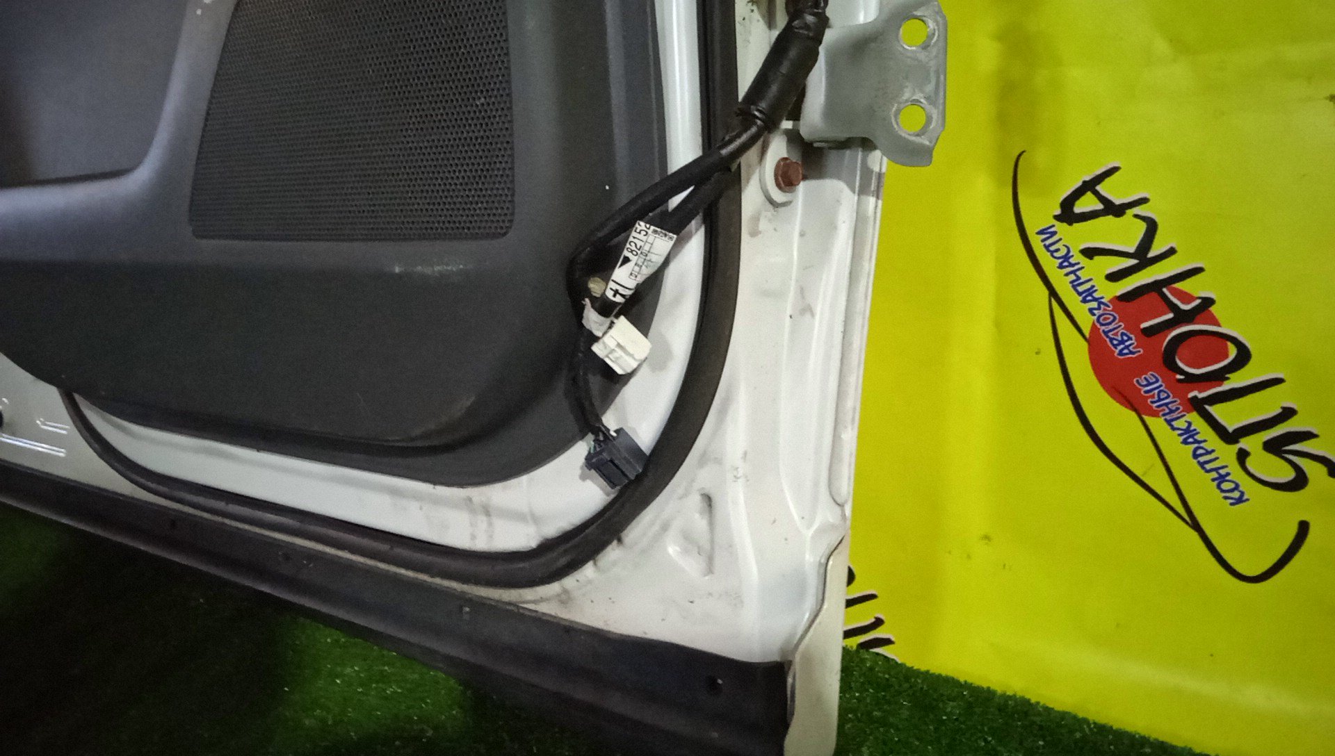 ДВЕРЬ БОКОВАЯ/TOY/NOAH/VOXY/ZRR70G/ZRR70W/ZRR75G/ZRR75W/F/L/УЗКИЙ МОЛДИНГ