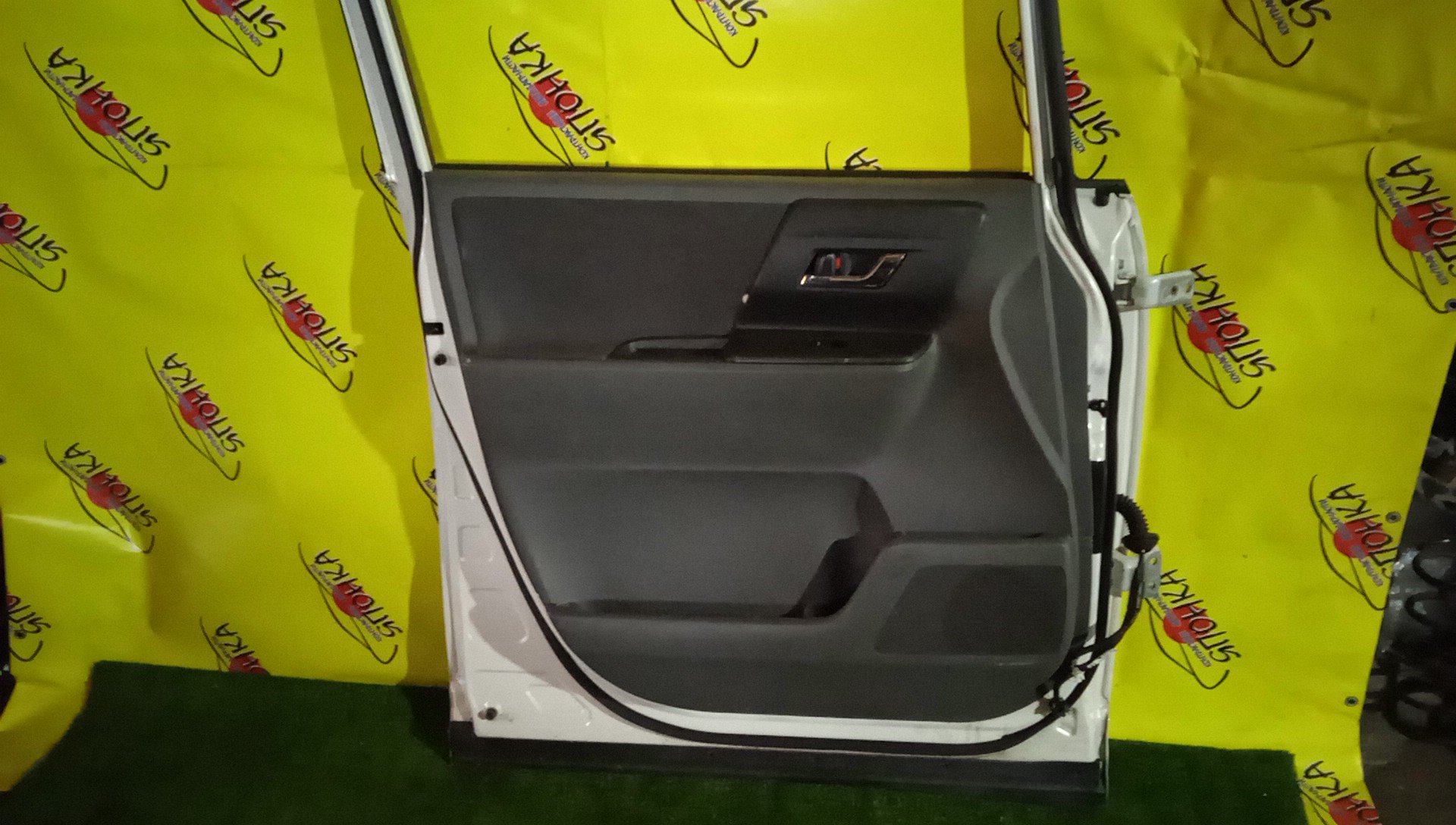 ДВЕРЬ БОКОВАЯ/TOY/NOAH/VOXY/ZRR70G/ZRR70W/ZRR75G/ZRR75W/F/L/УЗКИЙ МОЛДИНГ