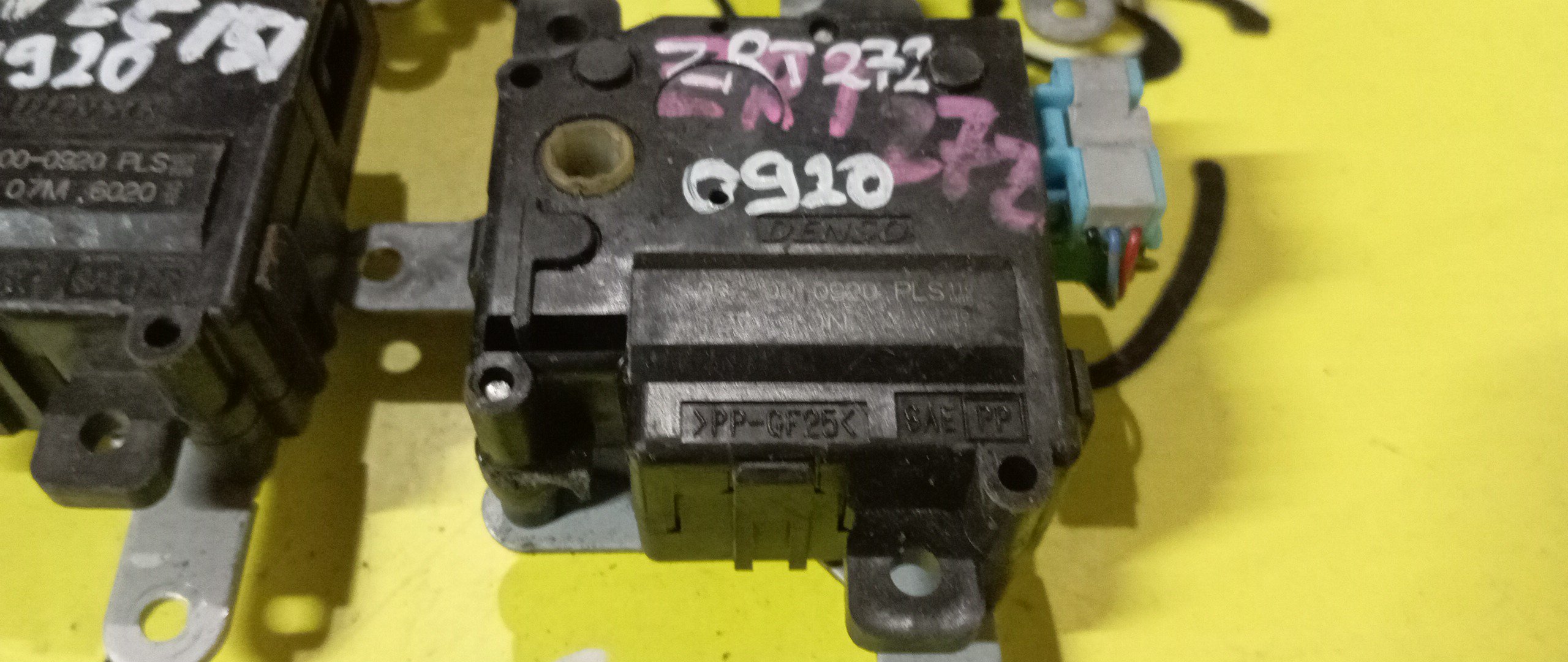 СЕРВОПРИВОД ЗАСЛОНОК ПЕЧКИ/TOY/AVENSIS/SAI/RAV4/ADT270/ADT271/AZT270/AZK10/ACA30/UZJ200/063800-0920