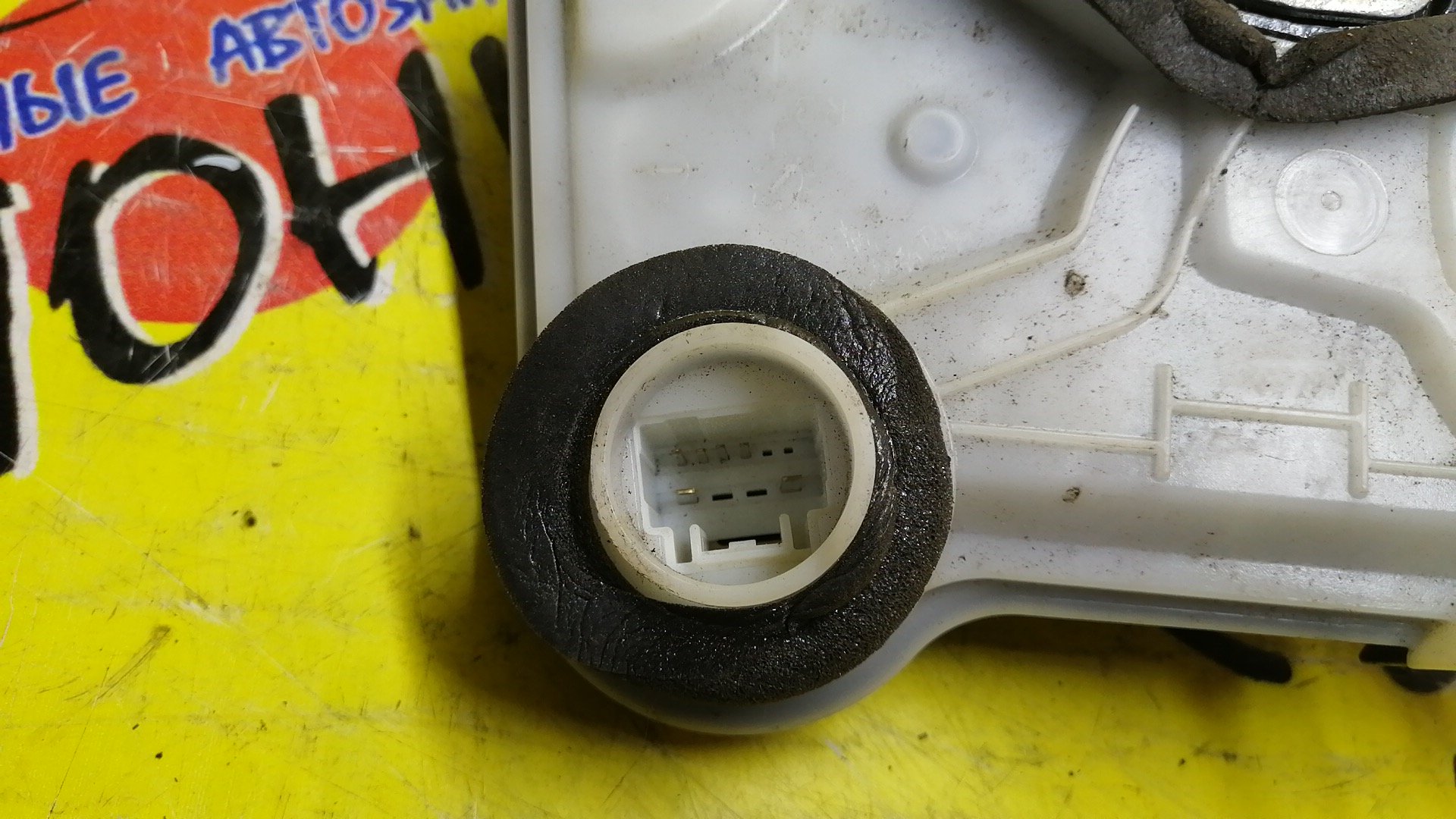 ЗАМОК ДВЕРИ/TOY/HARRIER/AVU65W/ASU60W/ASU65W/ZSU60W/ZSU65W/F/R