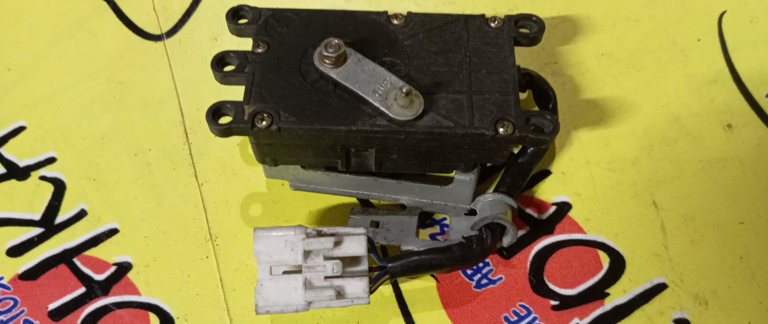 СЕРВОПРИВОД ЗАСЛОНОК ПЕЧКИ/TOY/COROLLA/SPRINTER/MARINO/CERES/AE100/AE101/063700-3741