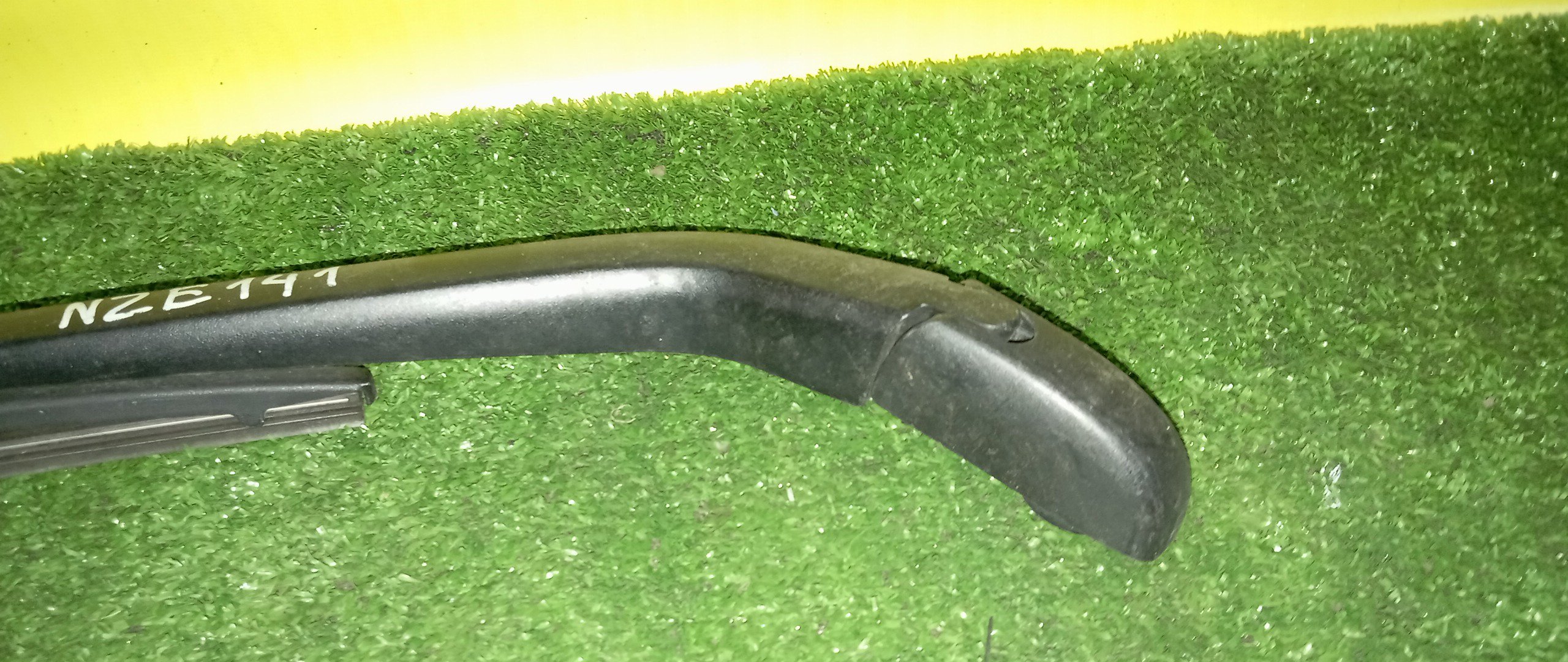 ДВОРНИК ЗАДНЕЙ ДВЕРИ/TOY/COROLLA FIELDER/NZE141/NZE144