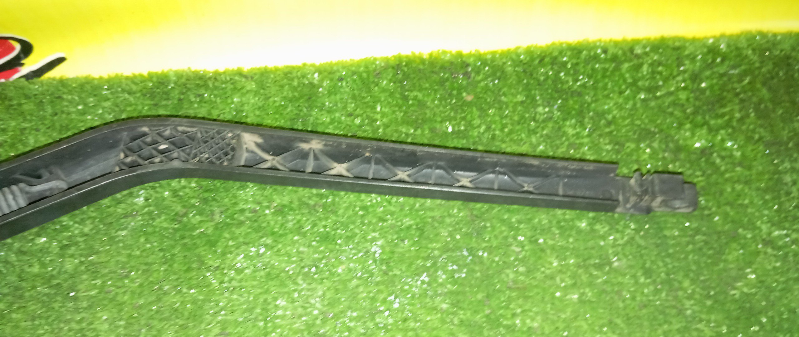 ДВОРНИК ЗАДНЕЙ ДВЕРИ/TOY/FUNCARGO/NCP20/NCP21/NCP25/ПЛАСТИК