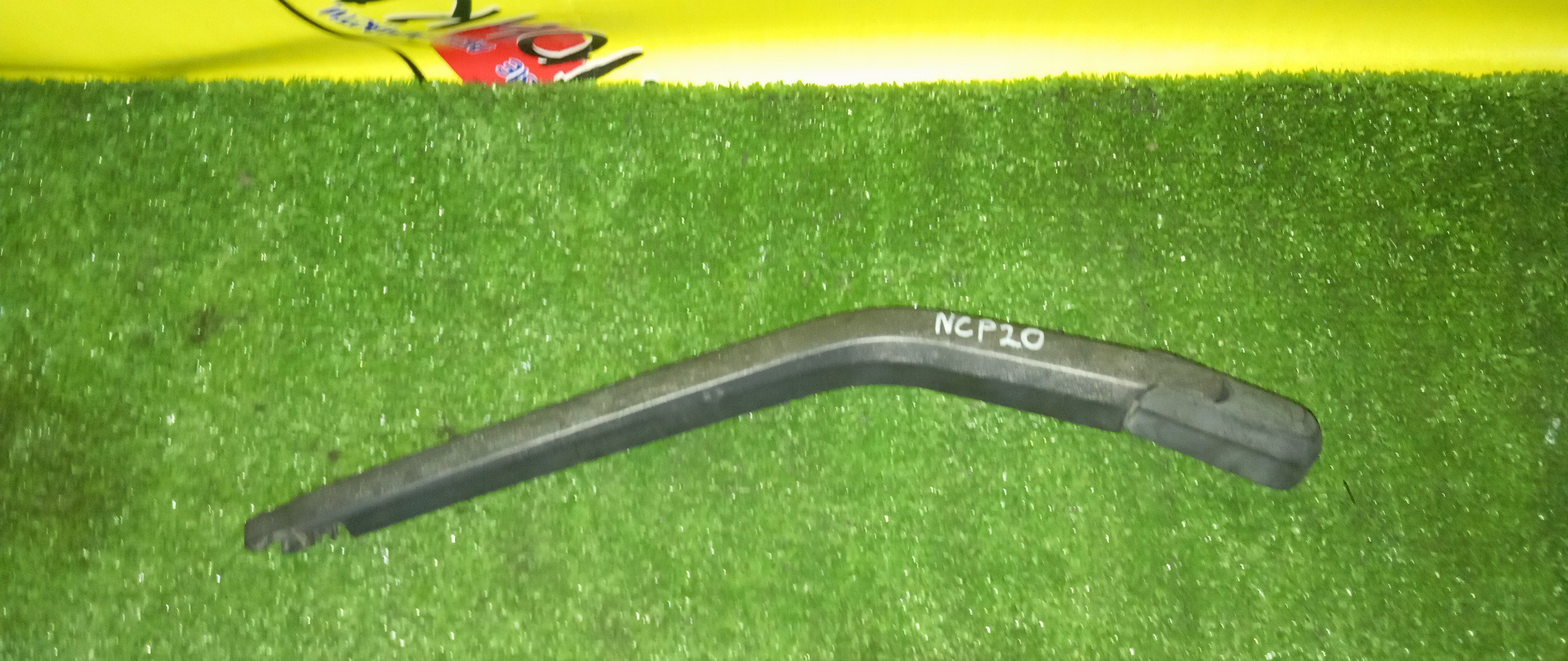 ДВОРНИК ЗАДНЕЙ ДВЕРИ/TOY/FUNCARGO/NCP20/NCP21/NCP25/ПЛАСТИК