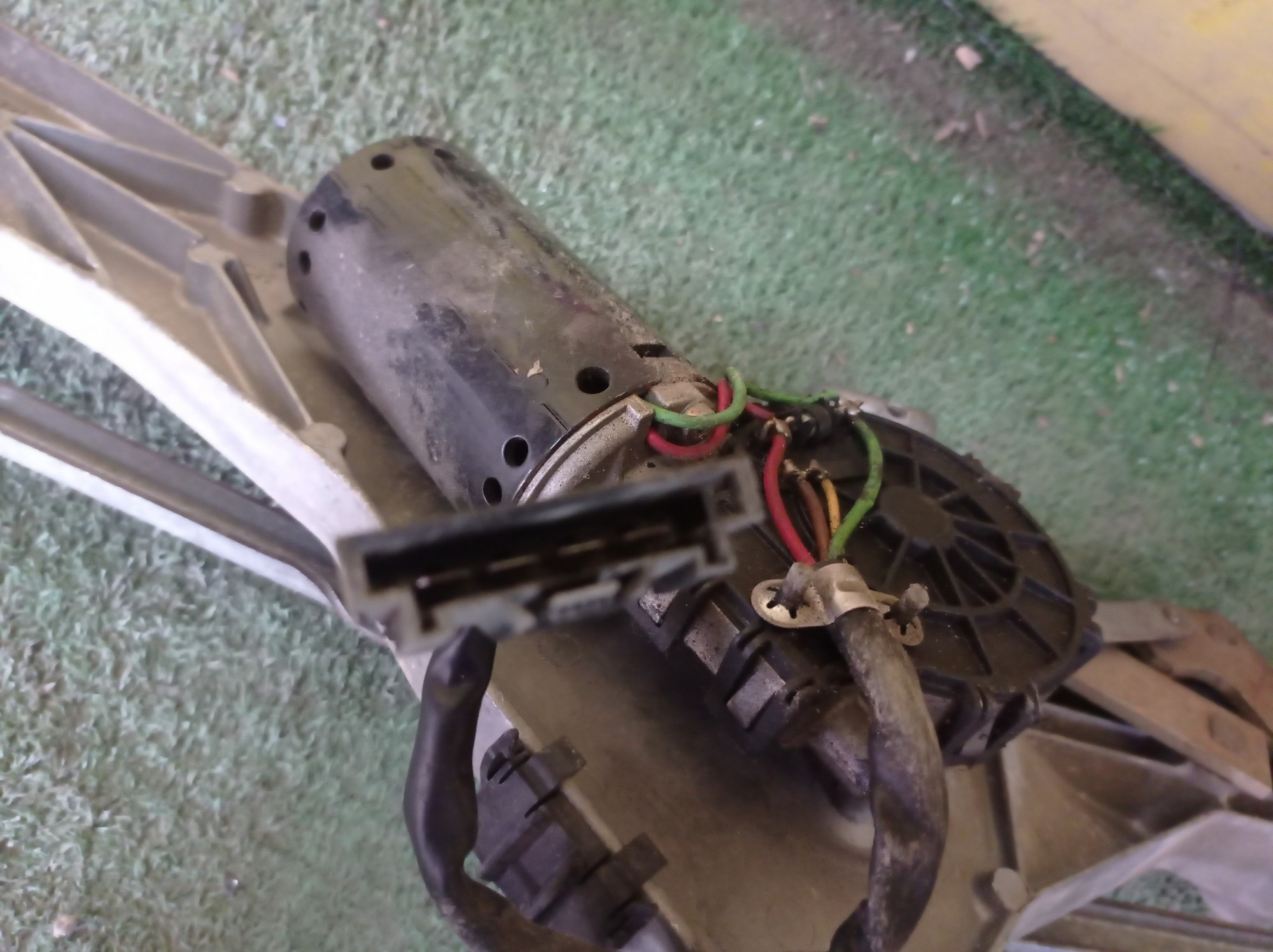 ТРАПЕЦИЯ ДВОРНИКОВ/MERC/E-CLASS/W220/ЛЕВЫЙ РУЛЬ/С МОТОРОМ