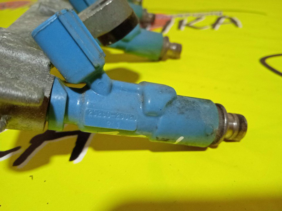 ФОРСУНКА/TOY/1SZ-FE/2SZ-FE/В СБОРЕ С РАМПОЙ/2325023020