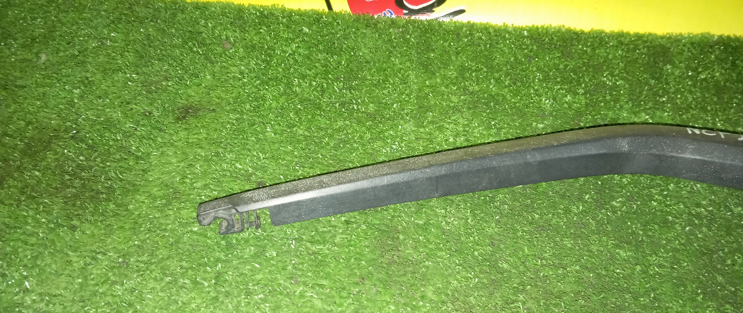 ДВОРНИК ЗАДНЕЙ ДВЕРИ/TOY/FUNCARGO/NCP20/NCP21/NCP25/ПЛАСТИК