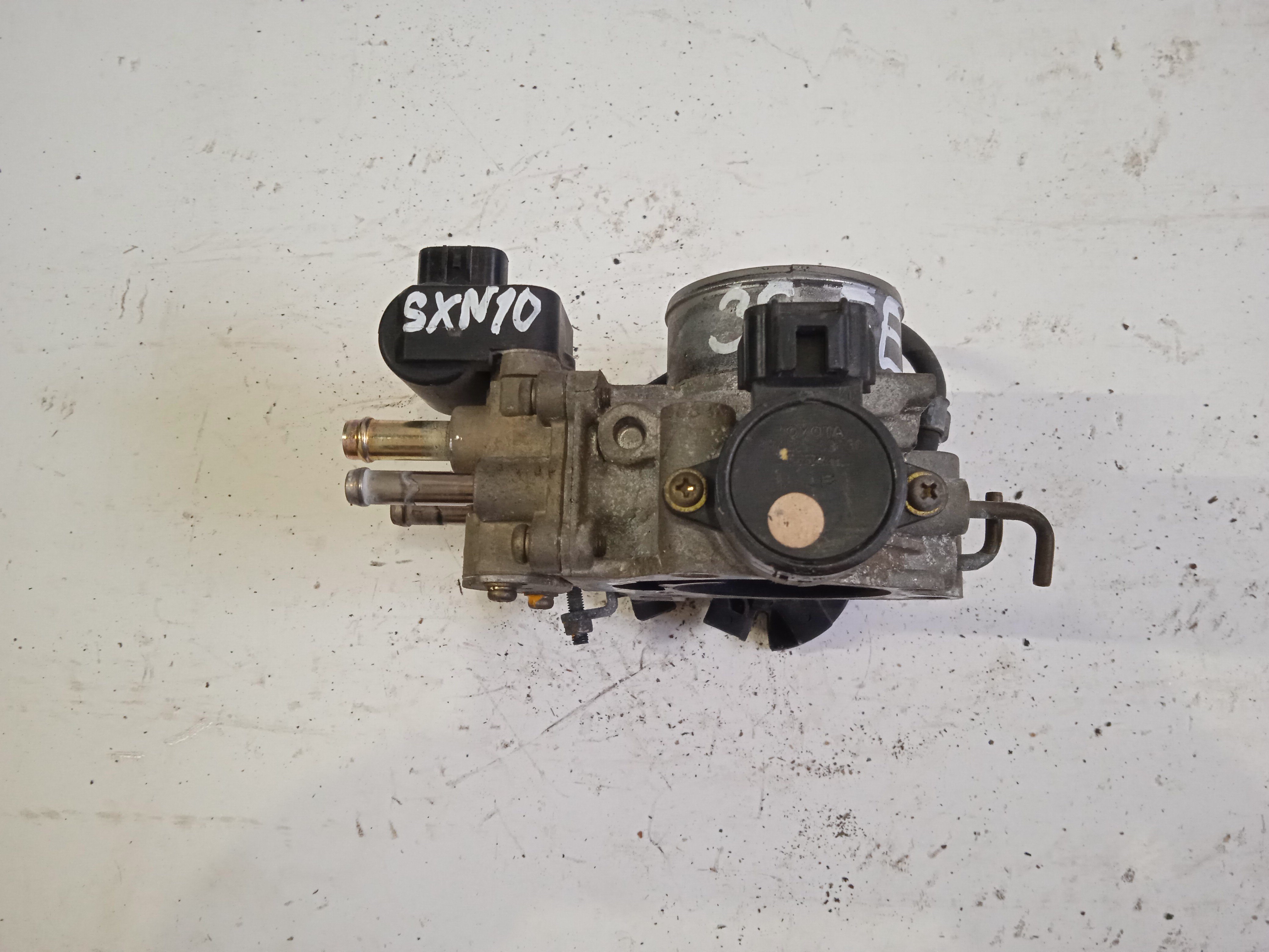 ЗАСЛОНКА ДРОССЕЛЬНАЯ/TOY/3S-FE/4S-FE/AVENSIS/CALDINA/CAMRY/CARINA/CORONA/CORONA PREMIO/RAV4/VISTA/ST191/ST195/ST210/ST215/ST220/SV41/SV42/SV43/SV55/SXA10/SXA11/SXA15/SXA16/3 БОЛТА С ВАКУУМОМ/3 БОЛЬШ И 4 МАЛ ТРУБКИ/222107A770