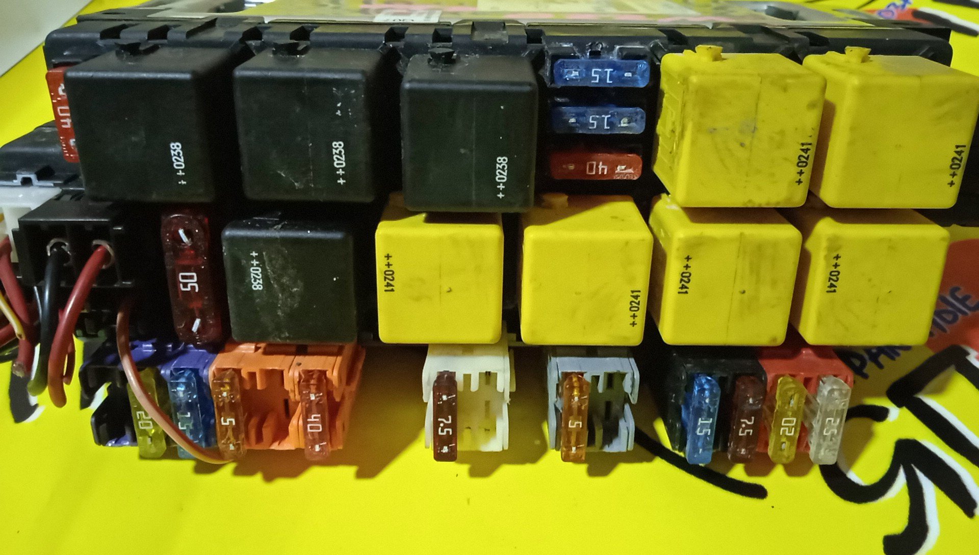 БЛОК ПРЕДОХРАНИТЕЛЕЙ ПОД КАПОТ/MERC/C-CLASS/S-CLASS/V220/W220/C215/M112E28/M112E32/M112E37/M113E43/M113E50/M113E55/M137E58/M137E63/M275E55/M275E60/OM613LA/OM628/OM648/A0325458232/F/L