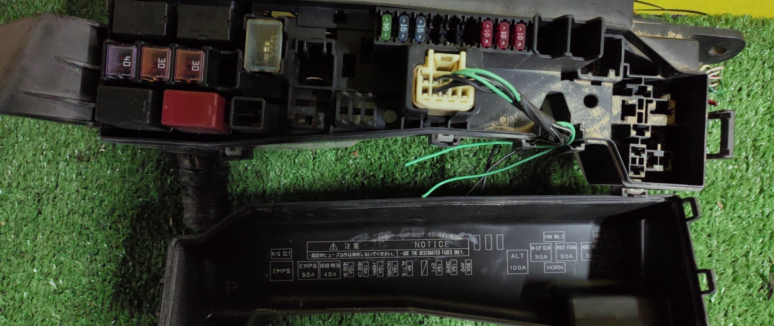 БЛОК ПРЕДОХРАНИТЕЛЕЙ ПОД КАПОТ/TOY/ALLEX/COROLLA/COROLLA FIELDER/COROLLA RUNX/COROLLA SPACIO/WILL VS/NZE120/NZE121/NZE124/ZZE122/ZZE123/ZZE124/NZE127/ZZE127/ZZE128/ZZE129/1NZ-FE/1ZZ-FE/2NZ-FE/2ZZ-GE/8266212240