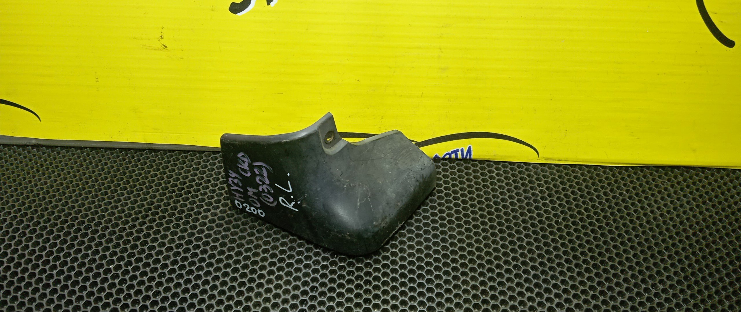 БРЫЗГОВИК/NIS/CEDRIC/GLORIA/Y34/B/L