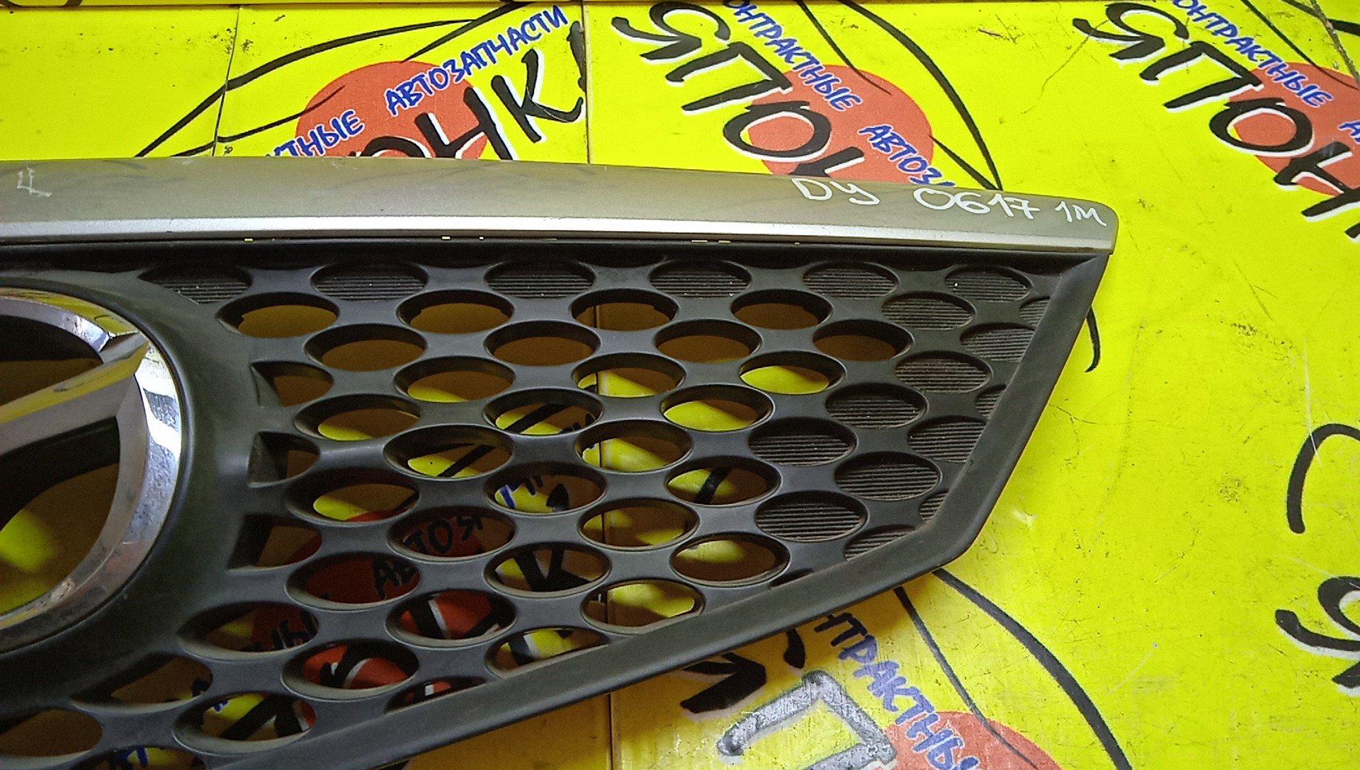 РЕШЕТКА РАДИАТОРА/MAZ/DEMIO/DY/DY3R/DY3W/DY5R/DY5W/1 МОДЕЛЬ/D3525071179/50710K2443