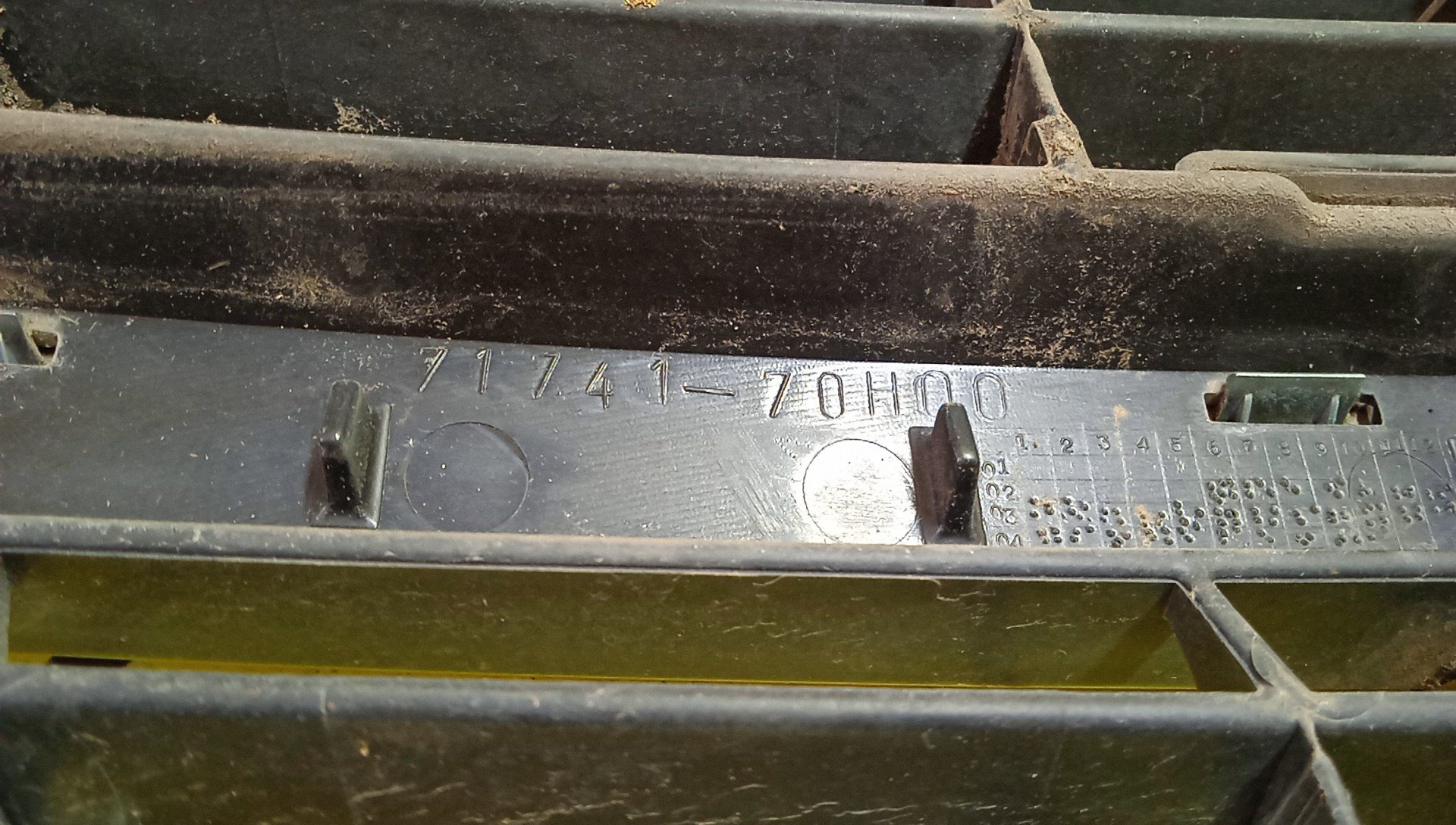 РЕШЕТКА РАДИАТОРА/CHEVR/CRUZE/HR51S/7174170H000CB