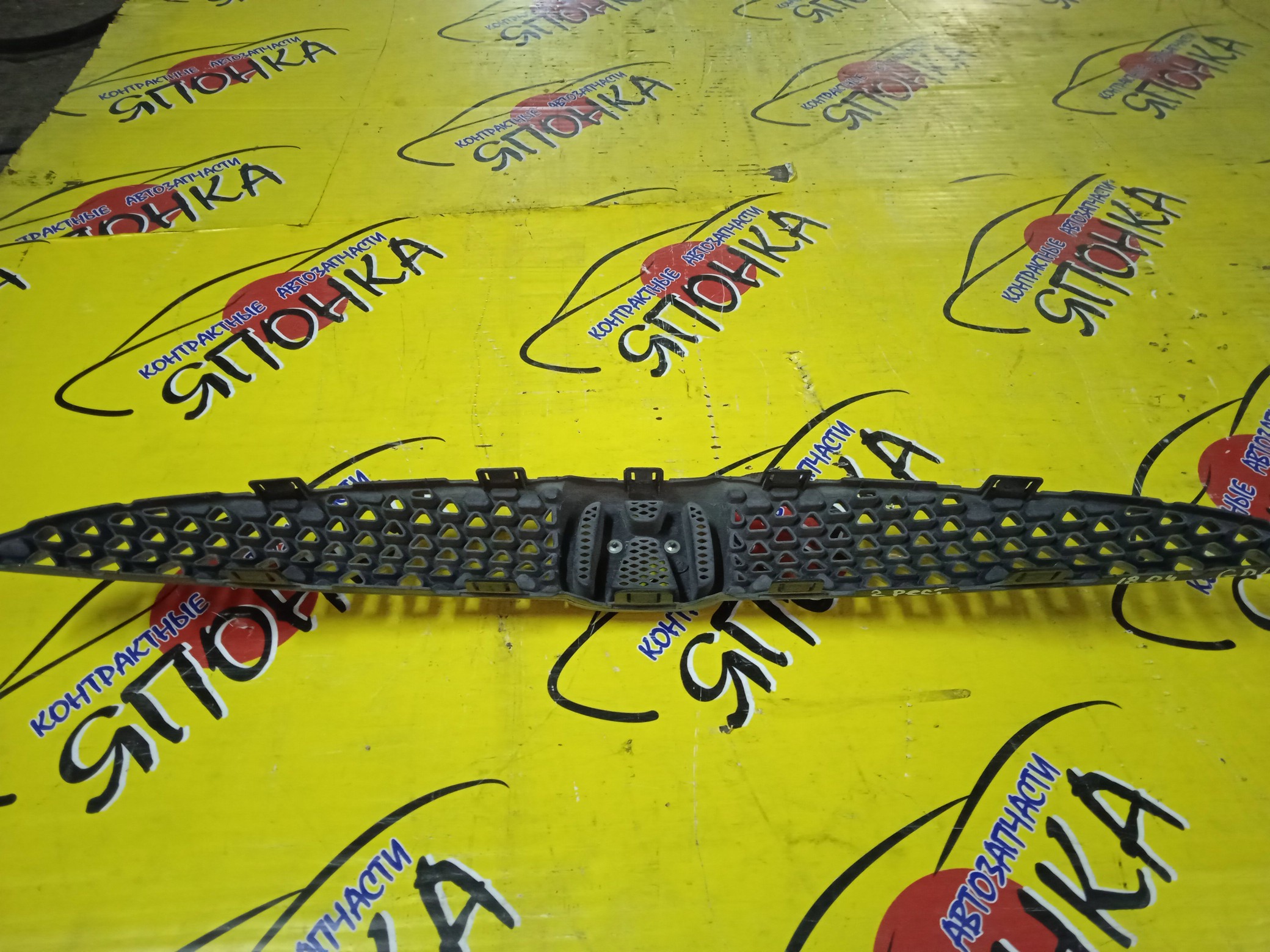 РЕШЕТКА РАДИАТОРА/HON/FIT/JAZZ/GD1/GD2/GD3/GD4/3 МОДЕЛЬ/71121SAAJ01