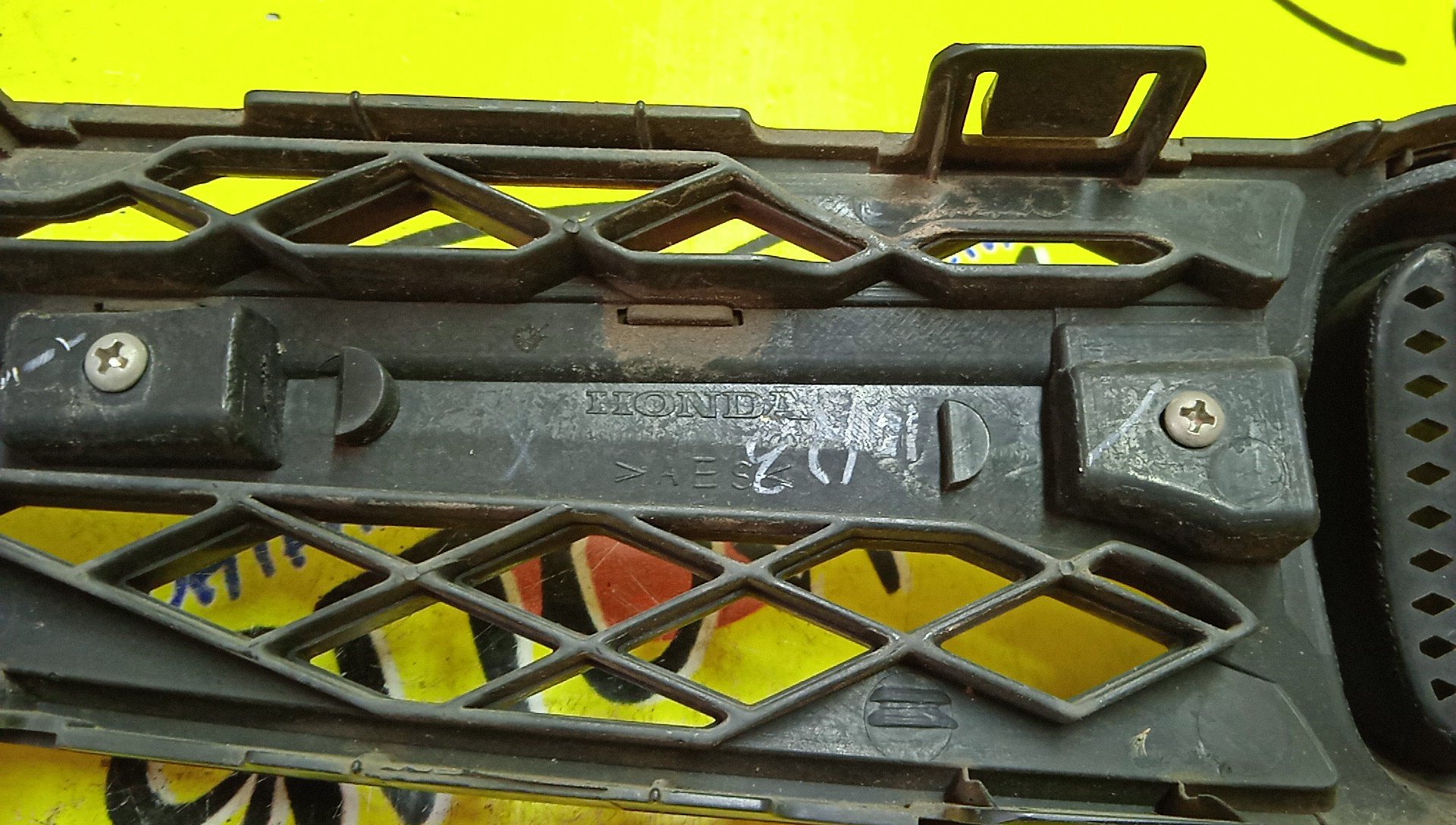 РЕШЕТКА РАДИАТОРА/HON/FIT/JAZZ/GD1/GD2/GD3/GD4/3 МОДЕЛЬ/71121SAAJ01