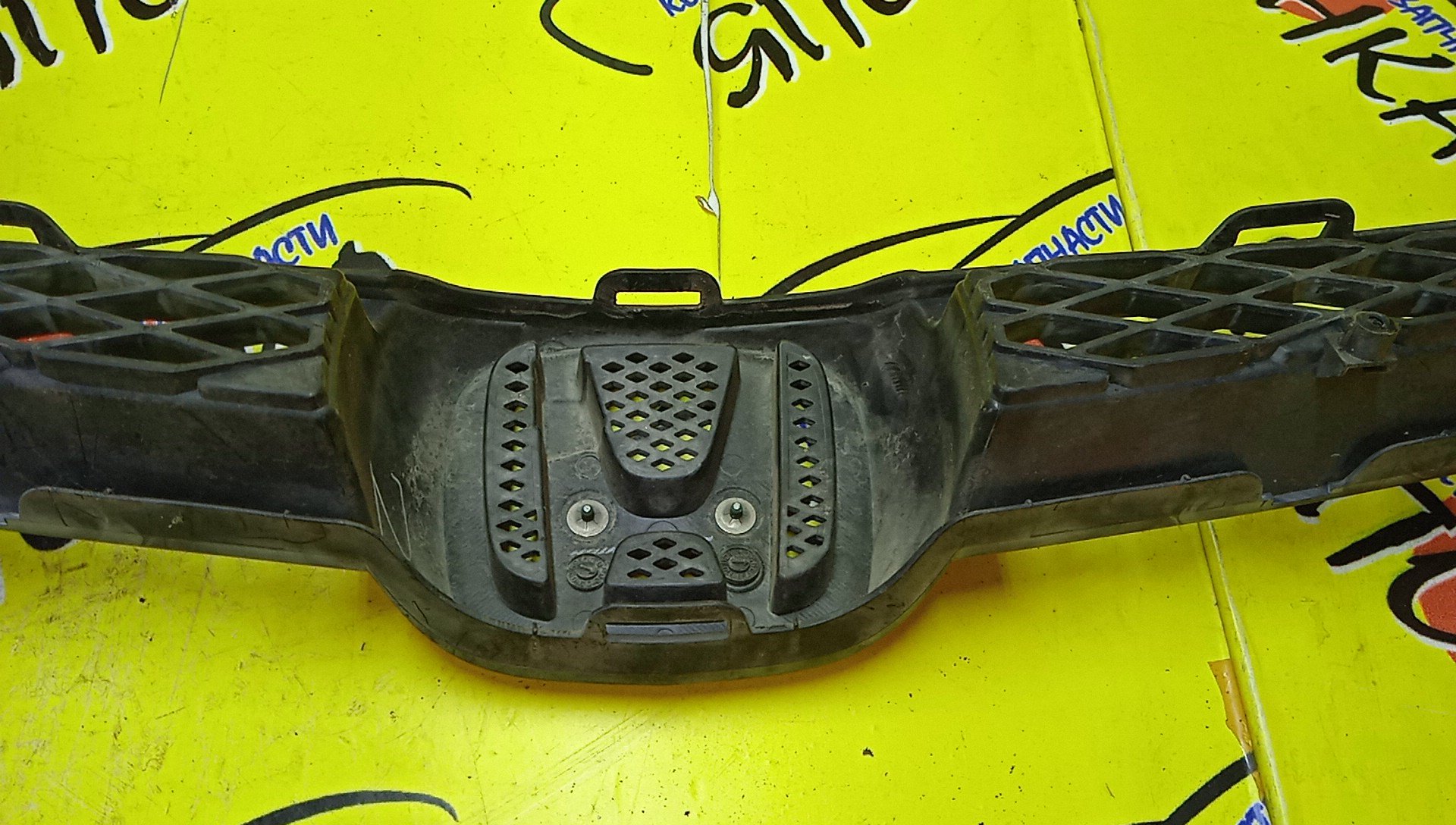 РЕШЕТКА РАДИАТОРА/HON/FIT/JAZZ/GD1/GD2/GD3/GD4/1 МОДЕЛЬ/71121SAA003ZA