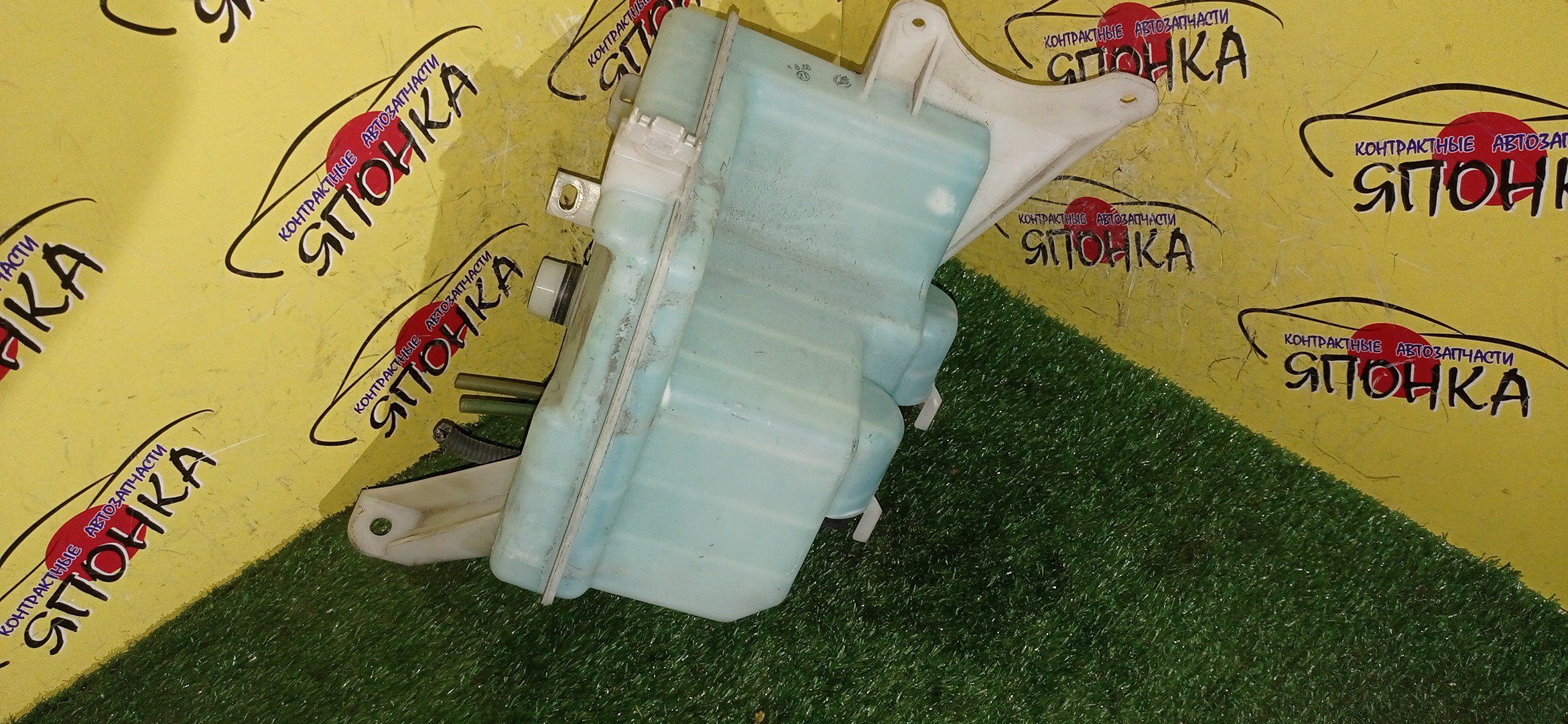 БАЧОК ОМЫВАТЕЛЯ СТЕКОЛ/TOY/AURIS/BLADE/COROLLA RUMION/AZE154H/AZE156H/GRE156H/NZE151H/NZE151N/NZE154H/ZRE152H/ZRE152N/ZRE154H/ZRE154N