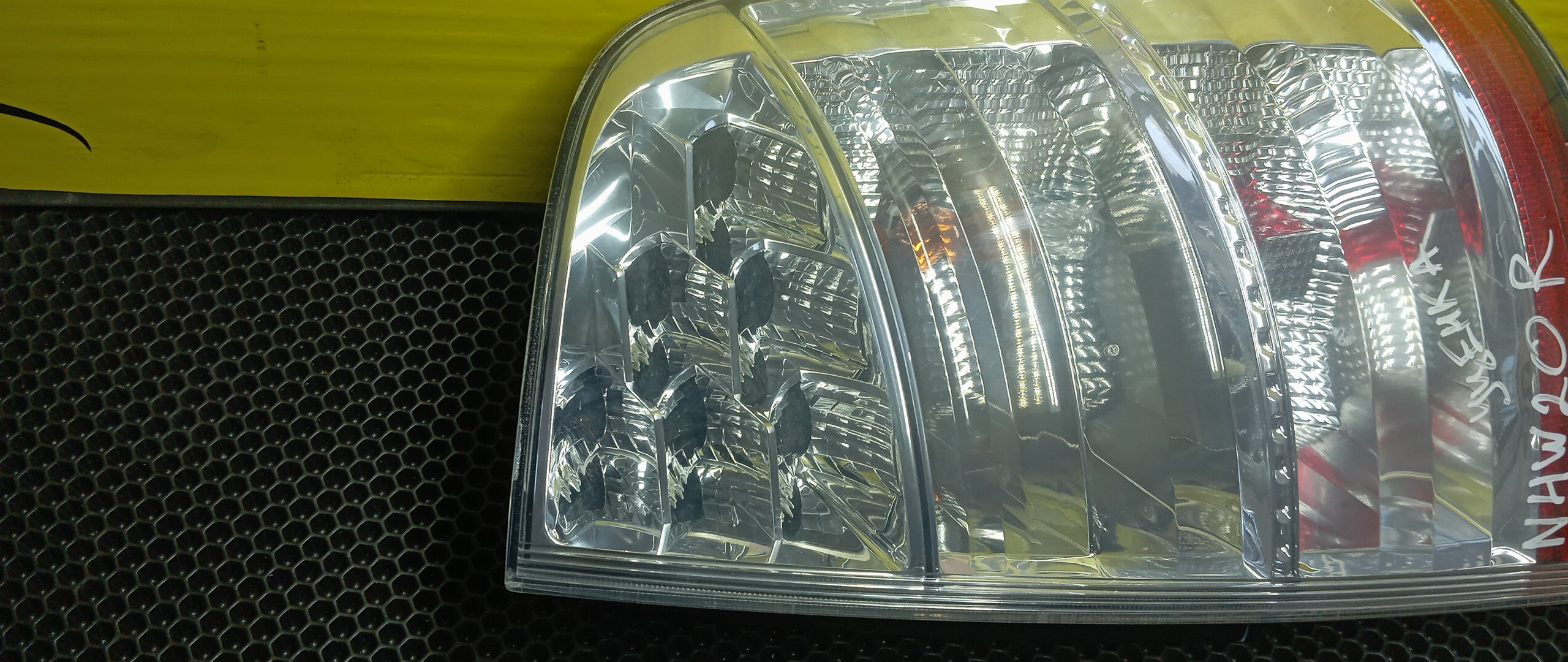 ФОНАРЬ/TOY/PRIUS/NHW20/4713/R/УЦЕНКА