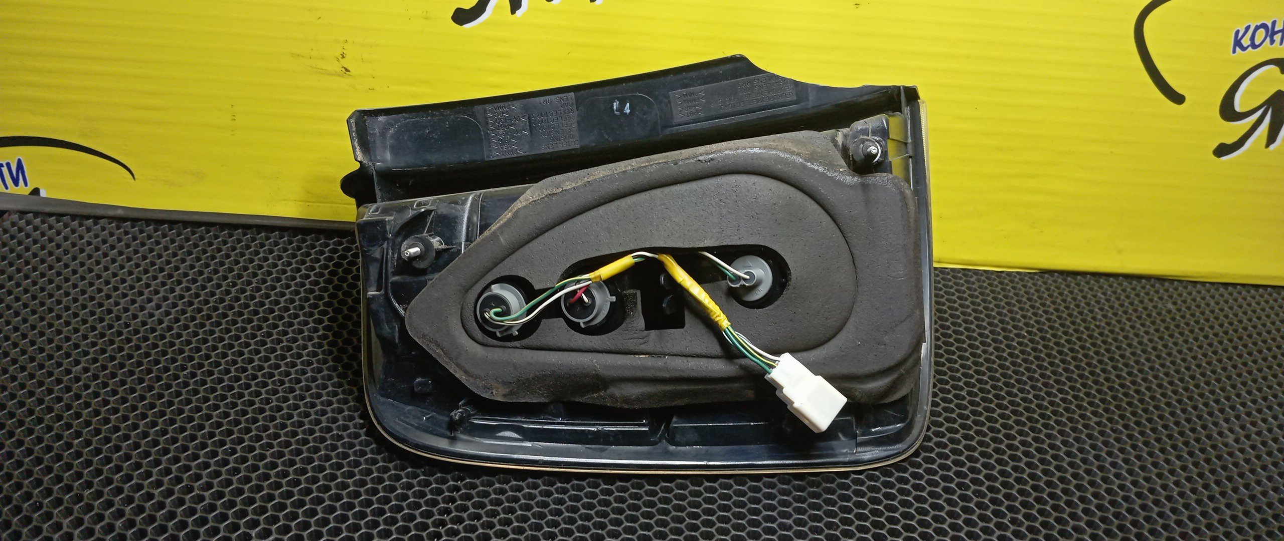 ФОНАРЬ/TOY/PRIUS/NHW20/4713/R/УЦЕНКА